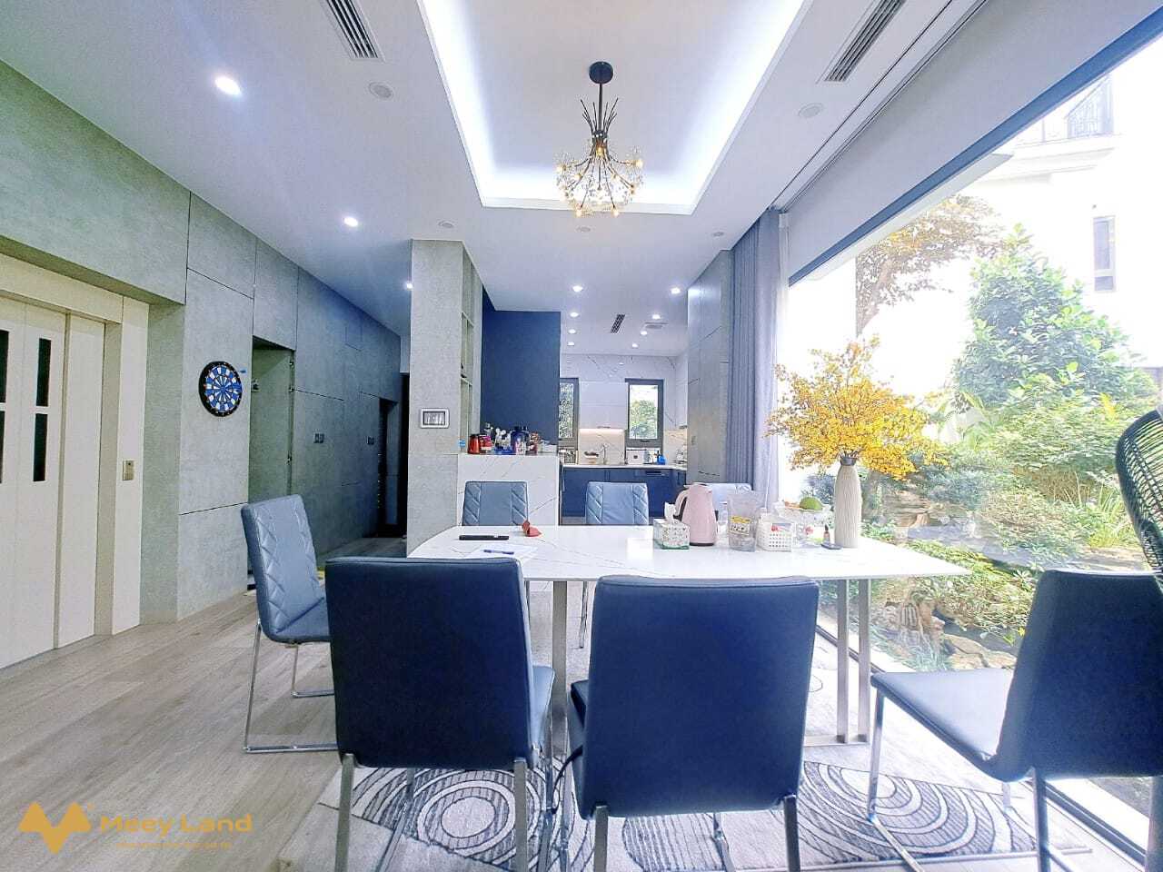 Biệt thự sân vườn đẳng cấp The Manor Central Park, lô góc 3 thoáng, hoàn thiện full nội thất xịn sò