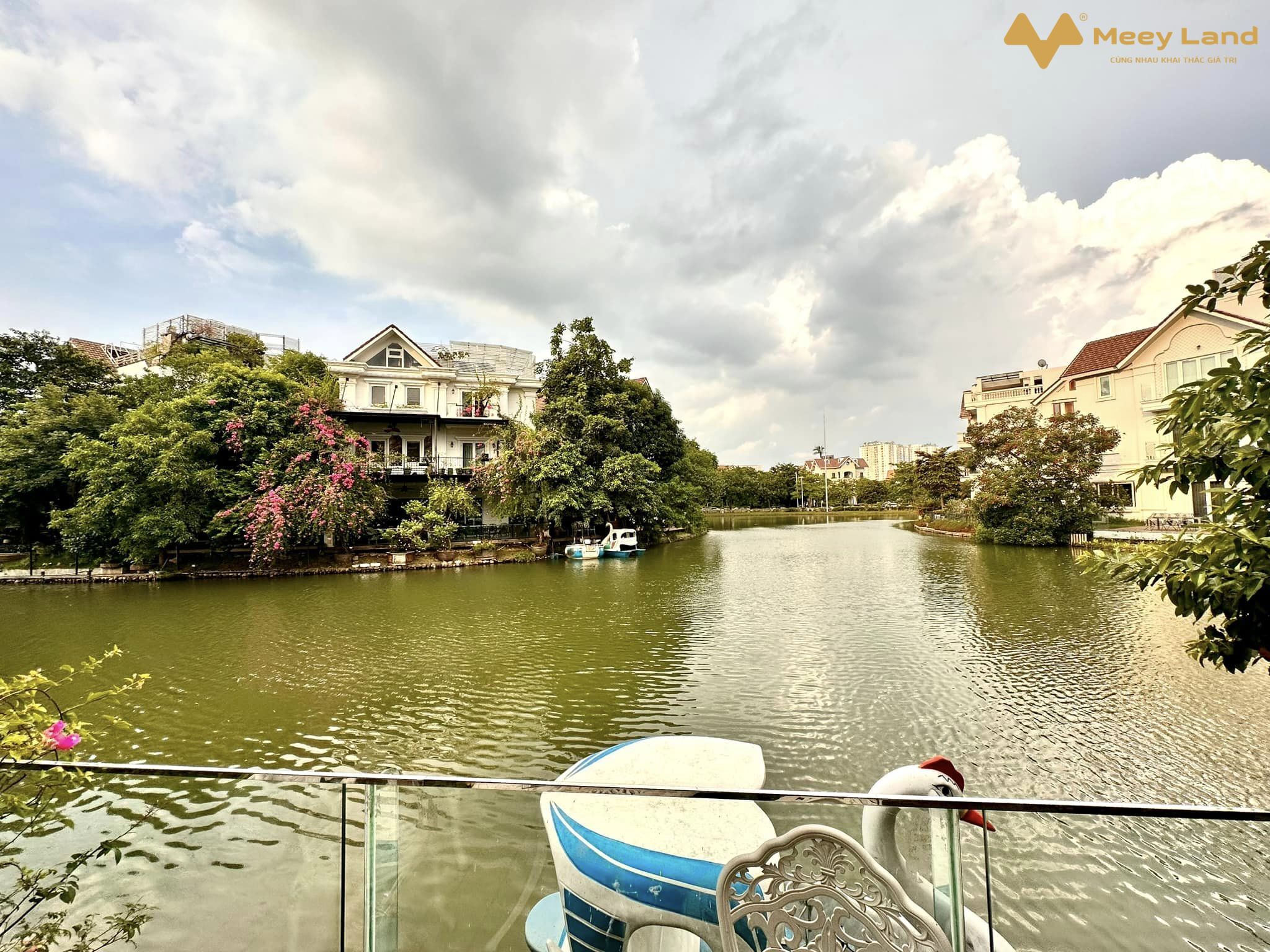 Bán biệt thự Vinhomes Reverside Long Biên, sổ đỏ chính chủ, giá tốt