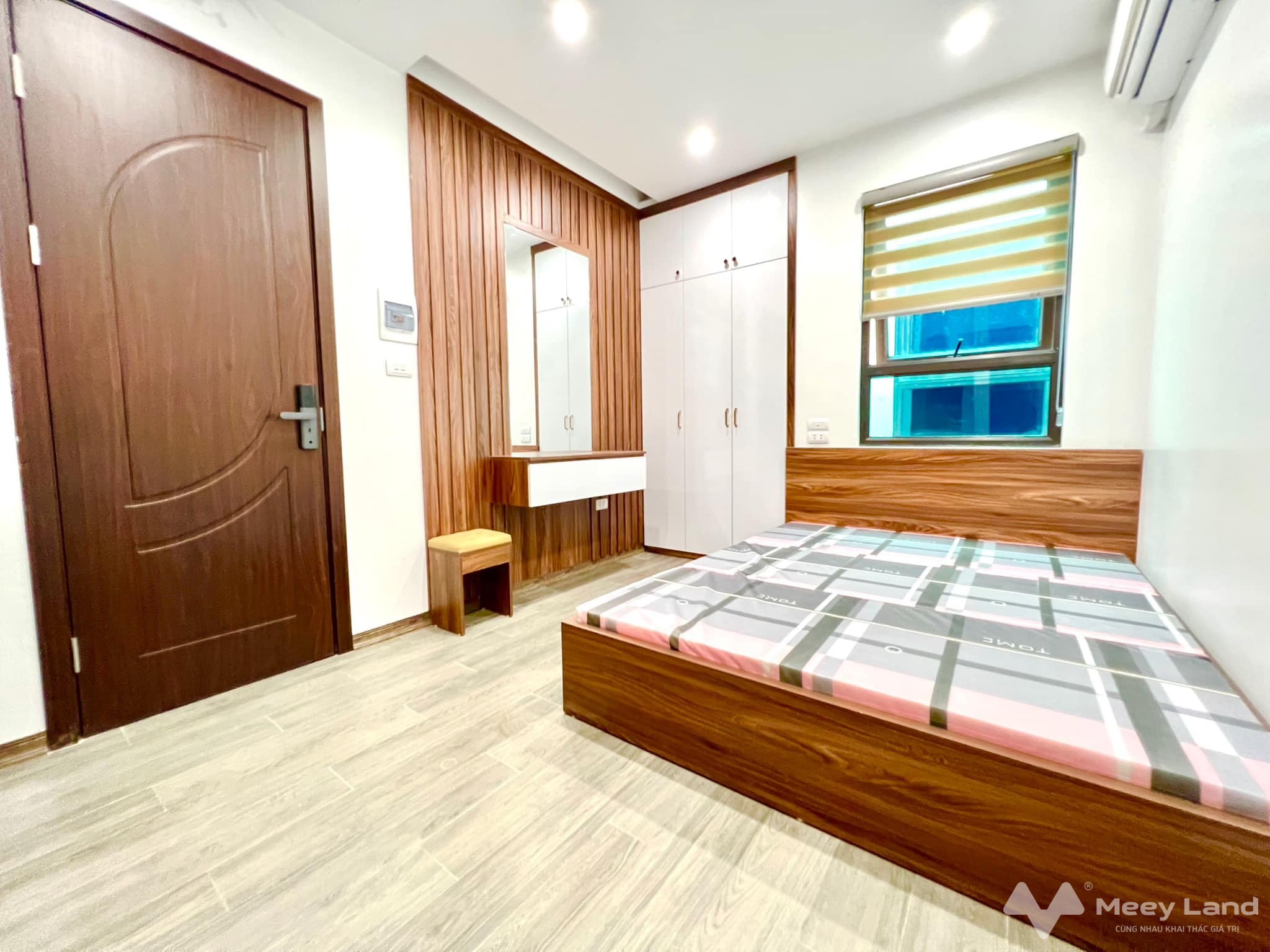 Chung cư mini Nguyễn Ngọc Vũ, 35 phòng full nội thất, cho thuê 200 triệu/ tháng