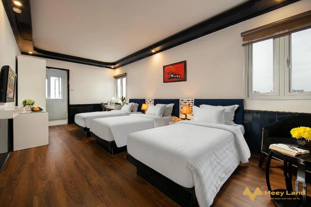 Bán nhanh khách sạn Phố Cổ, vị trí đắc địa gần Tạ Hiện, Mã Mây