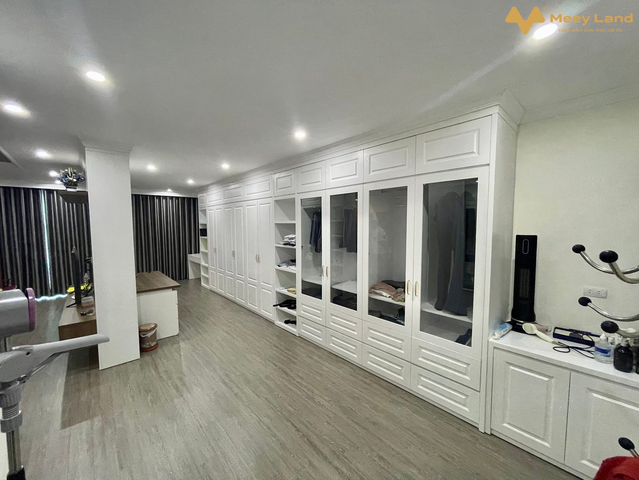 Tòa nhà đa chức năng khu phân lô Hoàng Quốc Việt, Cầu Giấy - 9 tầng thang máy mới