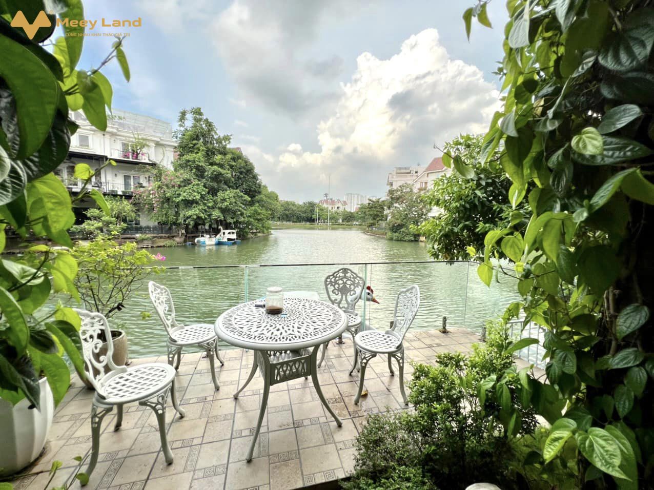 Bán biệt thự Vinhomes Reverside Long Biên, sổ đỏ chính chủ, giá tốt