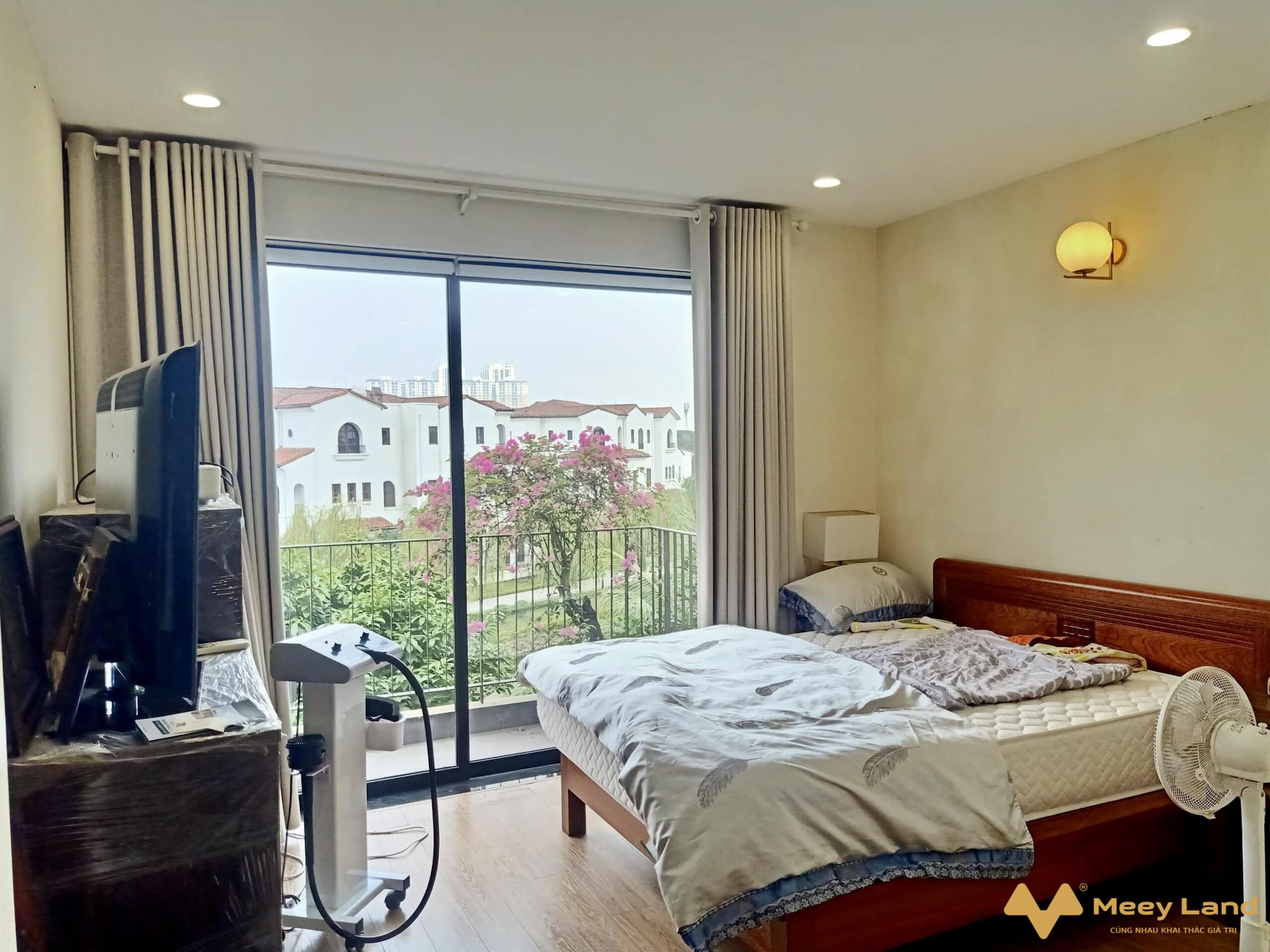 Bán biệt thự mặt hồ Vinhomes Thăng Long, hoàn thiện nội thất đẹp, giá tốt