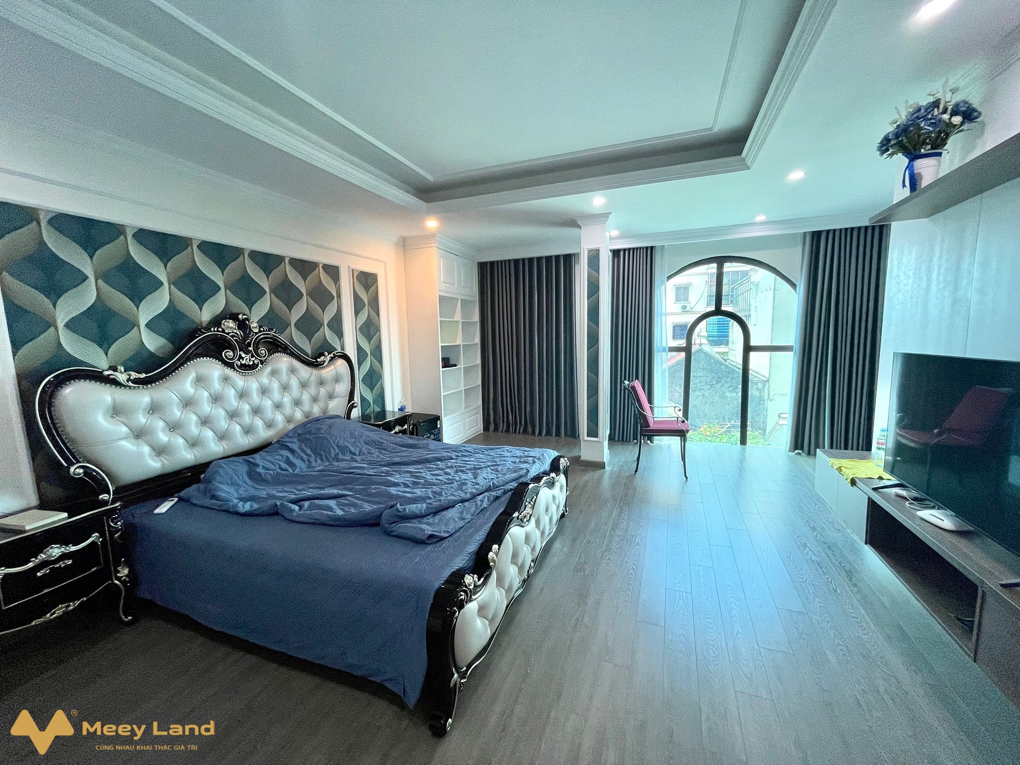 Tòa nhà đa chức năng khu phân lô Hoàng Quốc Việt, Cầu Giấy - 9 tầng thang máy mới