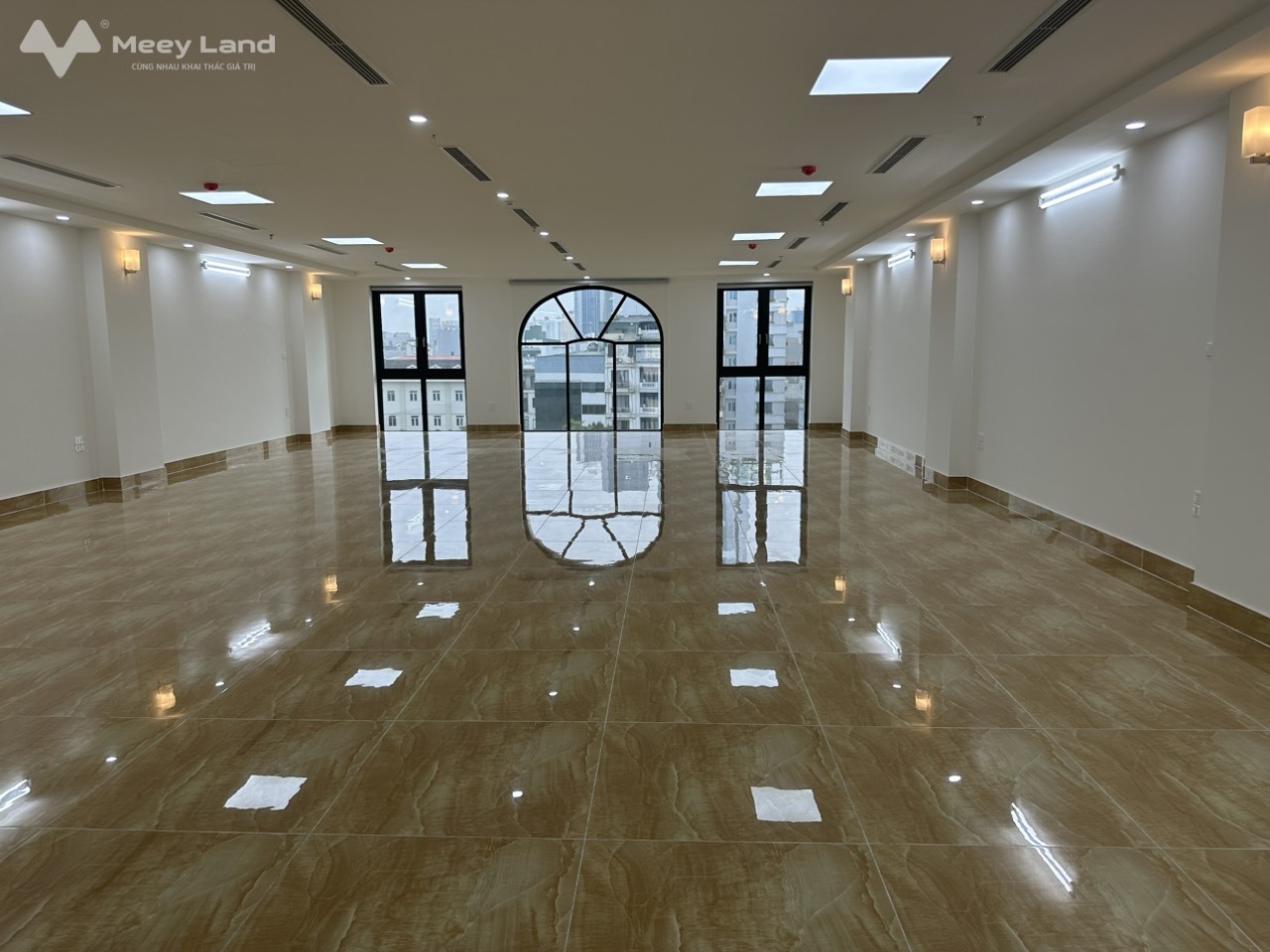 Bán tòa nhà 9 tầng, thang máy mới tinh, mặt phố Quan Hoa, Cầu Giấy