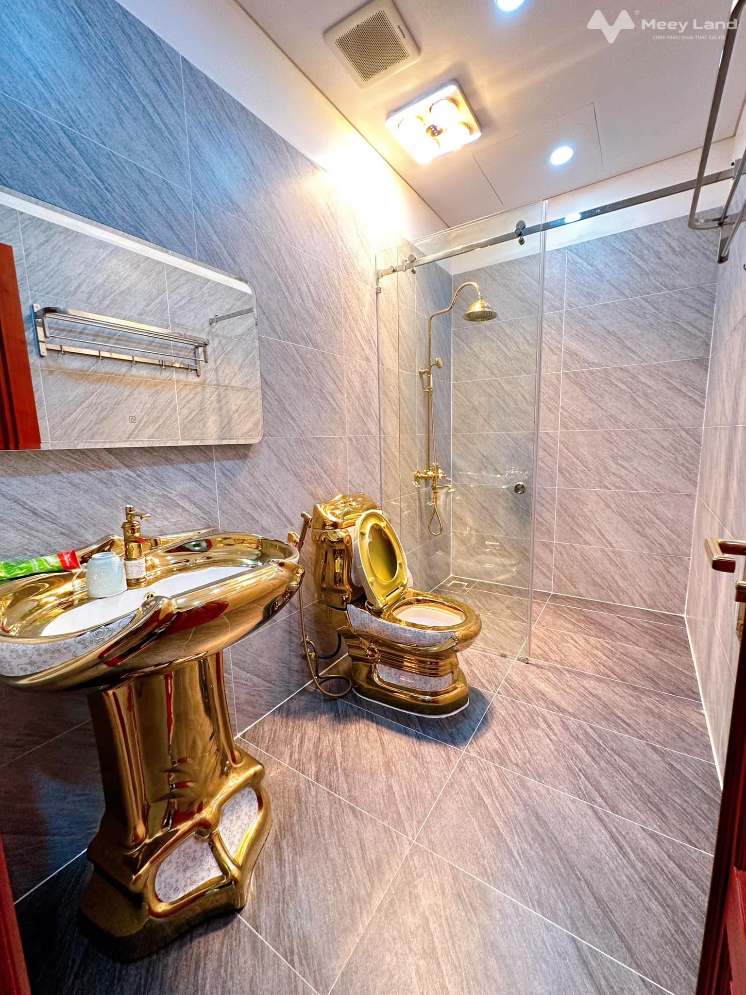 Bán biệt thự víp nhất Mỹ Đình, lô góc, gần công viên, 273m2