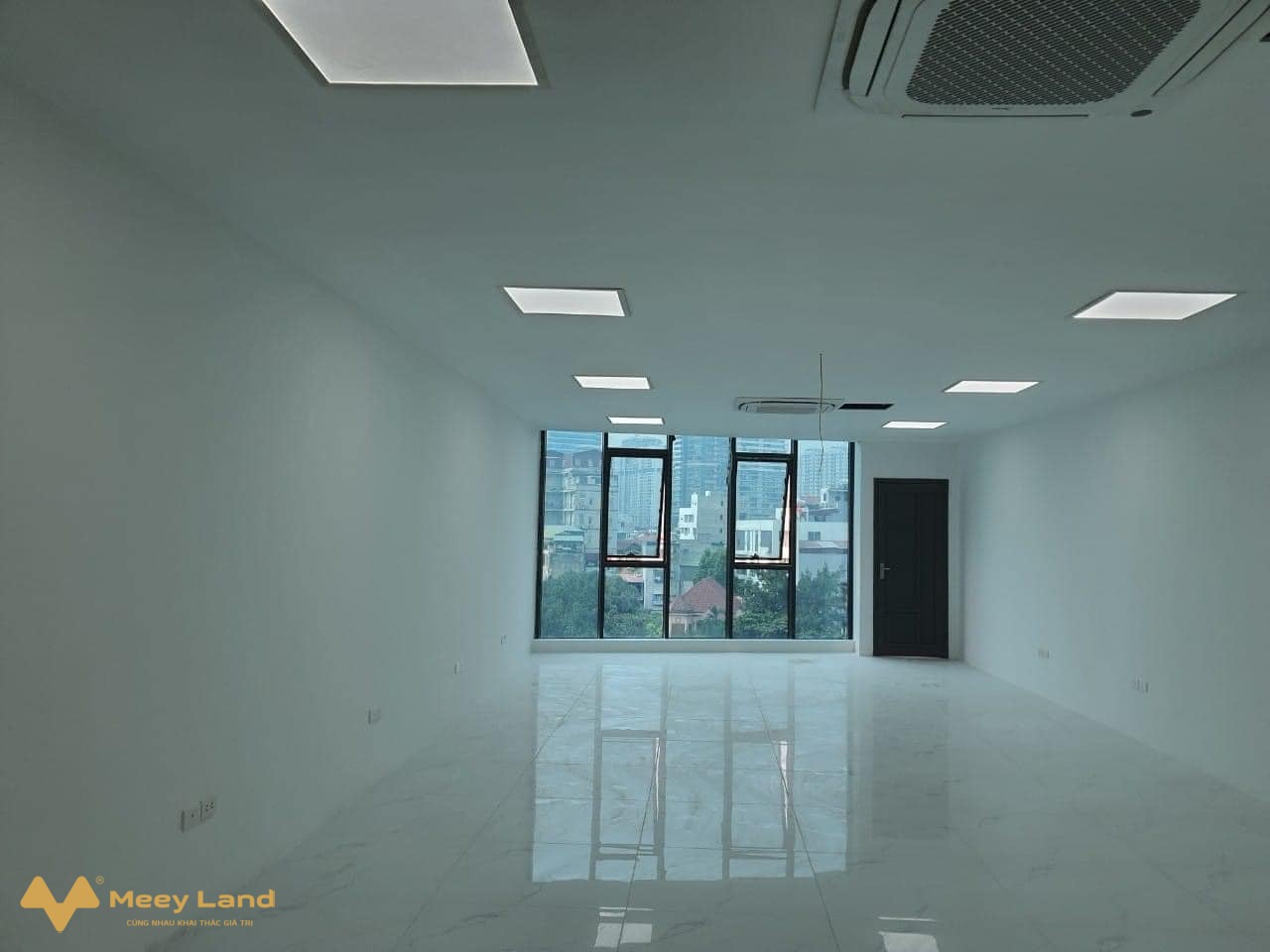 Bán nhà 8 tầng thang máy mới cạnh Vinhomes Royal City, cho thuê 70 triệu/ tháng