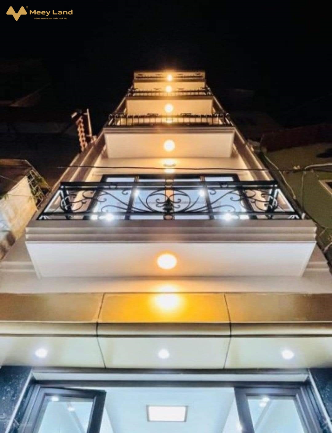 Bán Nhà Vân Canh-gần Mỹ Đình 35M 5Tầng-Ôtô đỗ gần-Nội thất đẹp-nhà thoáng mát+ Nhà Xây mới thiết kê: 5 Tầng : 4 phòng ngủ, 3 nhà tắm, 4 wc, sân phơi, gian thờ.- Nhà full nội thất mới, đầy đủ công năng sử dụng,anh chị chuyển đồ ở luôn.- Ngõ trước nhà rộng hơn 2.5 m thoáng, trải gạch đỏ cao ráo sạch sẽ.- Chỉ 15m ra đường lớn, ô tô đỗ tránh nhau, kinh doanh.- Khu xung quanh, văn minh, an ninh yên tĩnh, dân trí.- Tiện ích đầy đủ: gần chợ, trung tâm mua sắm các mặt hàng, trường học các cấp.- Chỉ 50m có bãi đô ô tô ngày đêm, an ninh.- Giao thông thuận tiện đường lớn:  QL 70,  Mỹ Đình, Trịnh Văn Bô, phố Nhổn, Cầu Diễn.- Gần Mỹ Đình, Hà Đông, An Khánh, Thanh Xuân, Cầu Giấy bán kinh 3-5km.- Hô trợ vay ngân hàng để mua nhà nhanh gọn lãi suất thấp nhất.- Giá nhà : 2 tỷ 700 triệu ( bao chí phí chuyển nhượng).Chi tiết liên hệ: Văn Vượng –   033-388- 1623 (zalo).- Tư Vấn Chuyên Bán Nhà Đất Bắc- Nam Từ Liêm- Hoài Đức từ 2 tỷ - 4 tỷ,nhà xây mới, nhà dân cũ cần bán,ngõ rộng Ô TÔ, Kinh Doanh, Tiện ích.Xin chân thành cảm ơn.