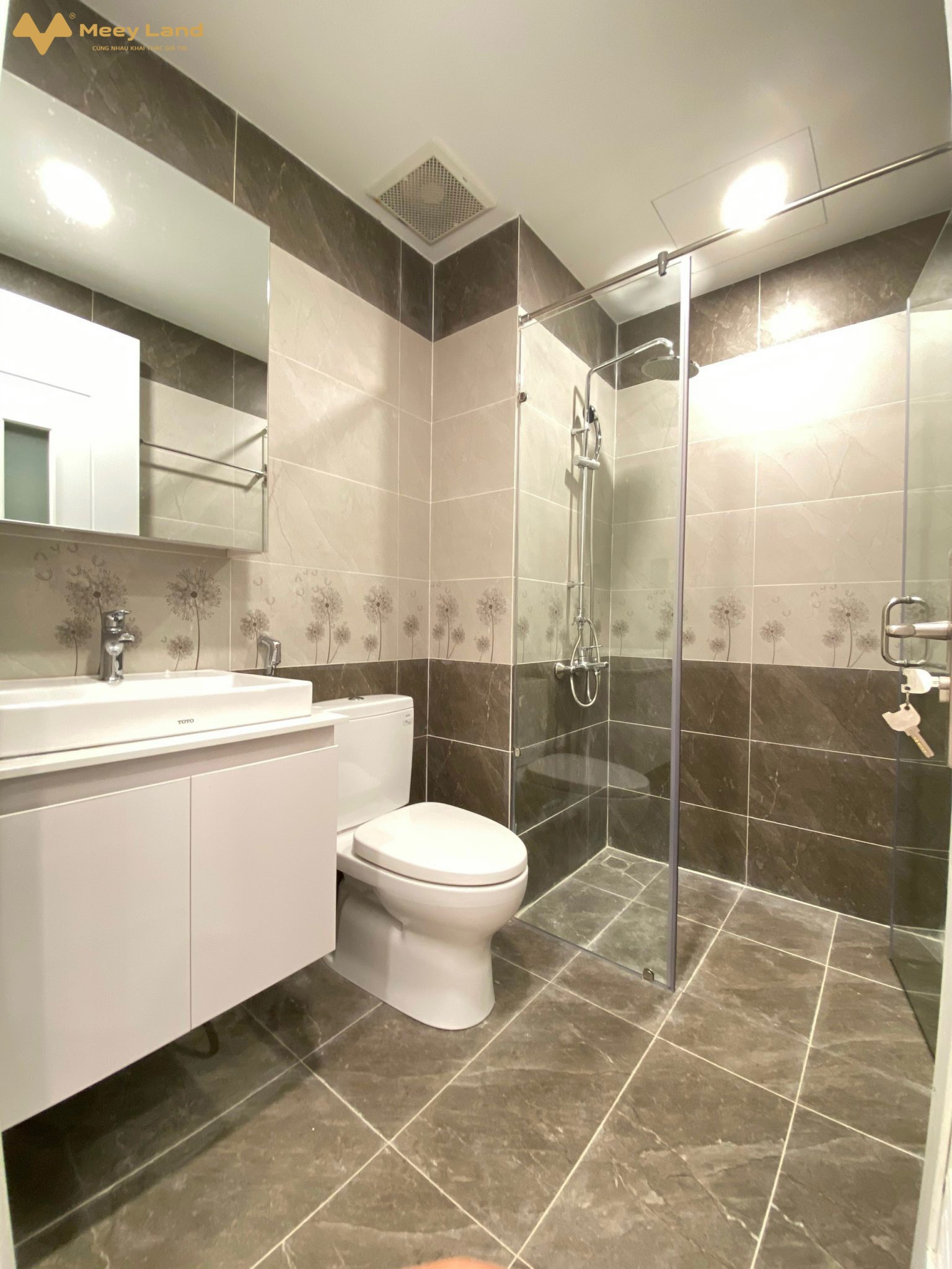 Bán gấp căn hộ 2 phòng ngủ 74m2 nhà hoàn thiện giá 5,3 tỷ tổng giá