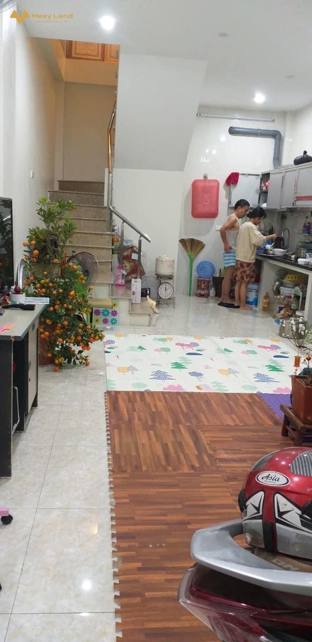 Nhà La Khê, Hà Đông, ô tô đỗ cửa, 39m2, 4 tầng, 4 ngủ, sân để xe riêng, giá chỉ 3,6 tỷ