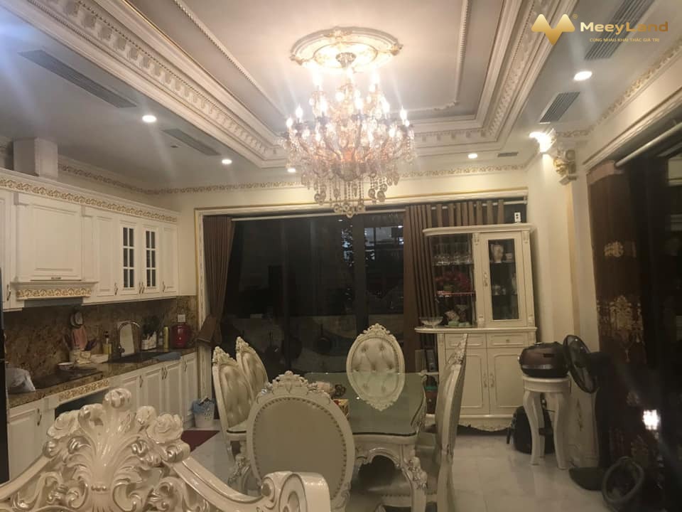 Chính chủ bán biệt thự Vinhomes Thăng Long, thiết kế tân cổ điển cực đẹp