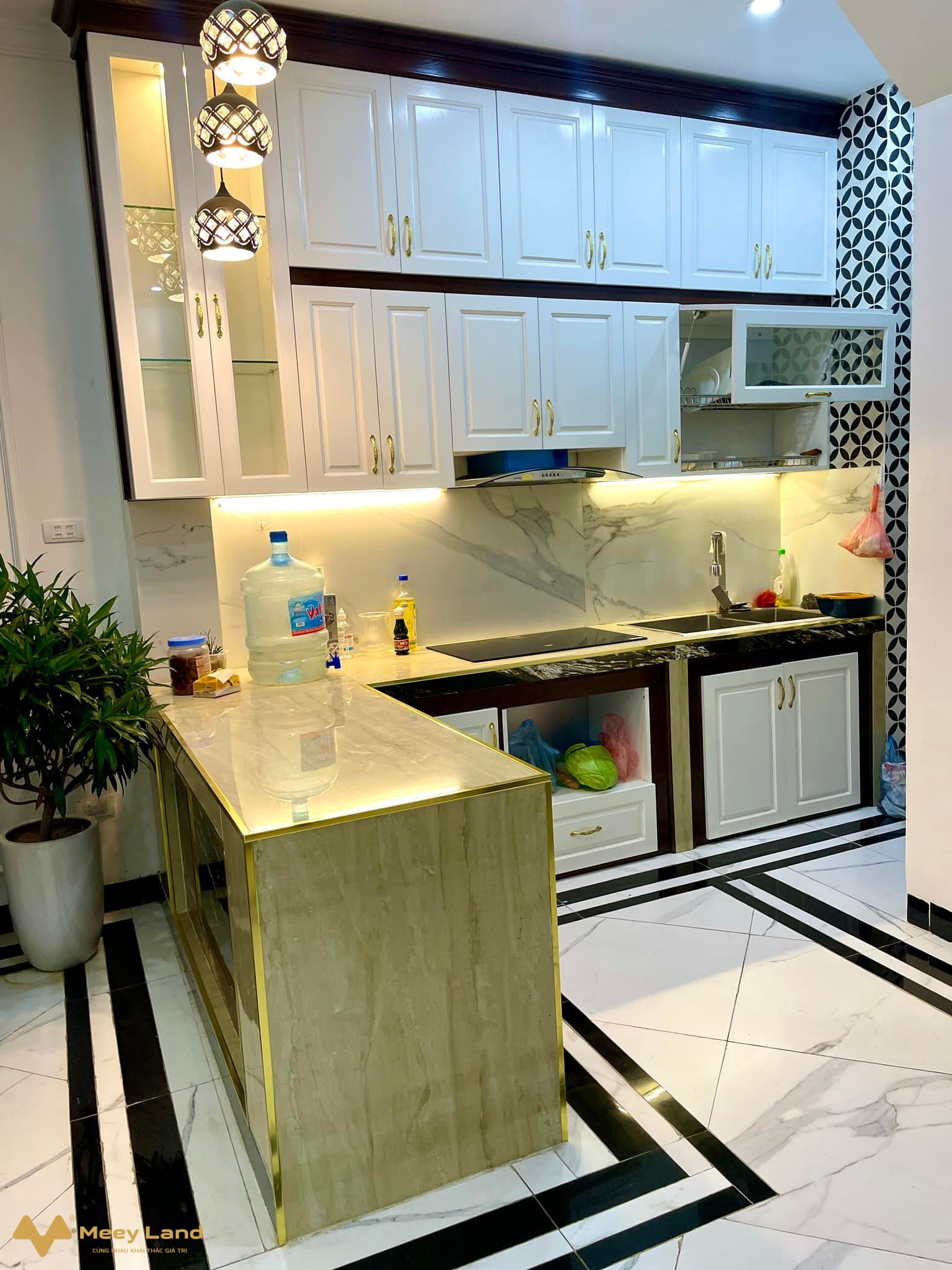 Bán nhà Kim Chung, khu đô thị Hinode, đường 32, xây 5 tầng, nội thất đẹp, giá 4.6 tỷ