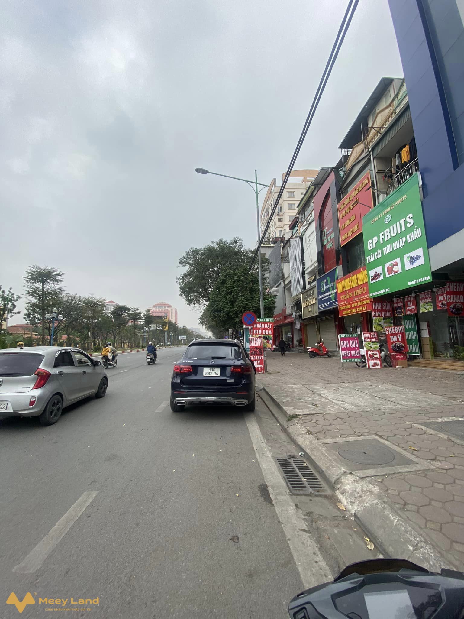 Mặt phố Hoàng Quốc Việt, vị trí đắc địa, lô góc, mặt tiền lớn, dòng tiền 2 tỷ/năm