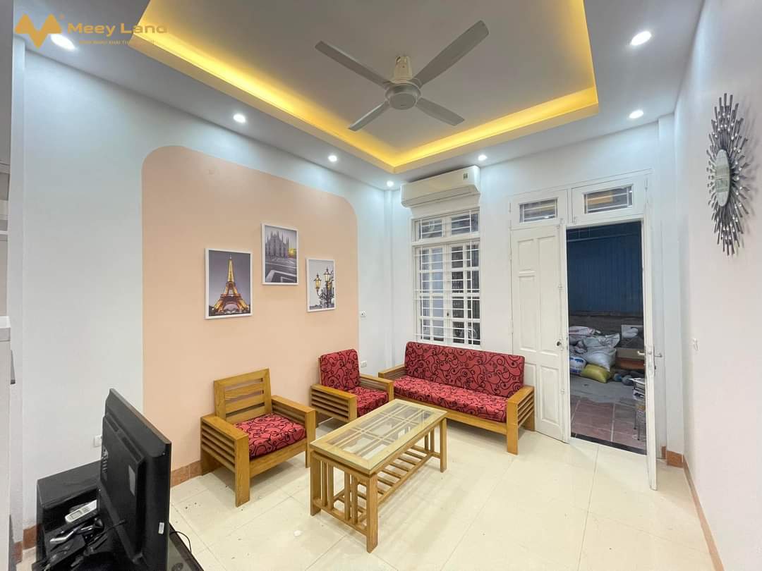 Bán nhà Xuân Phương, dân xây 40m2, 4 tầng, tặng nội thất đẹp, ngõ rộng giá 6.3 tỷ