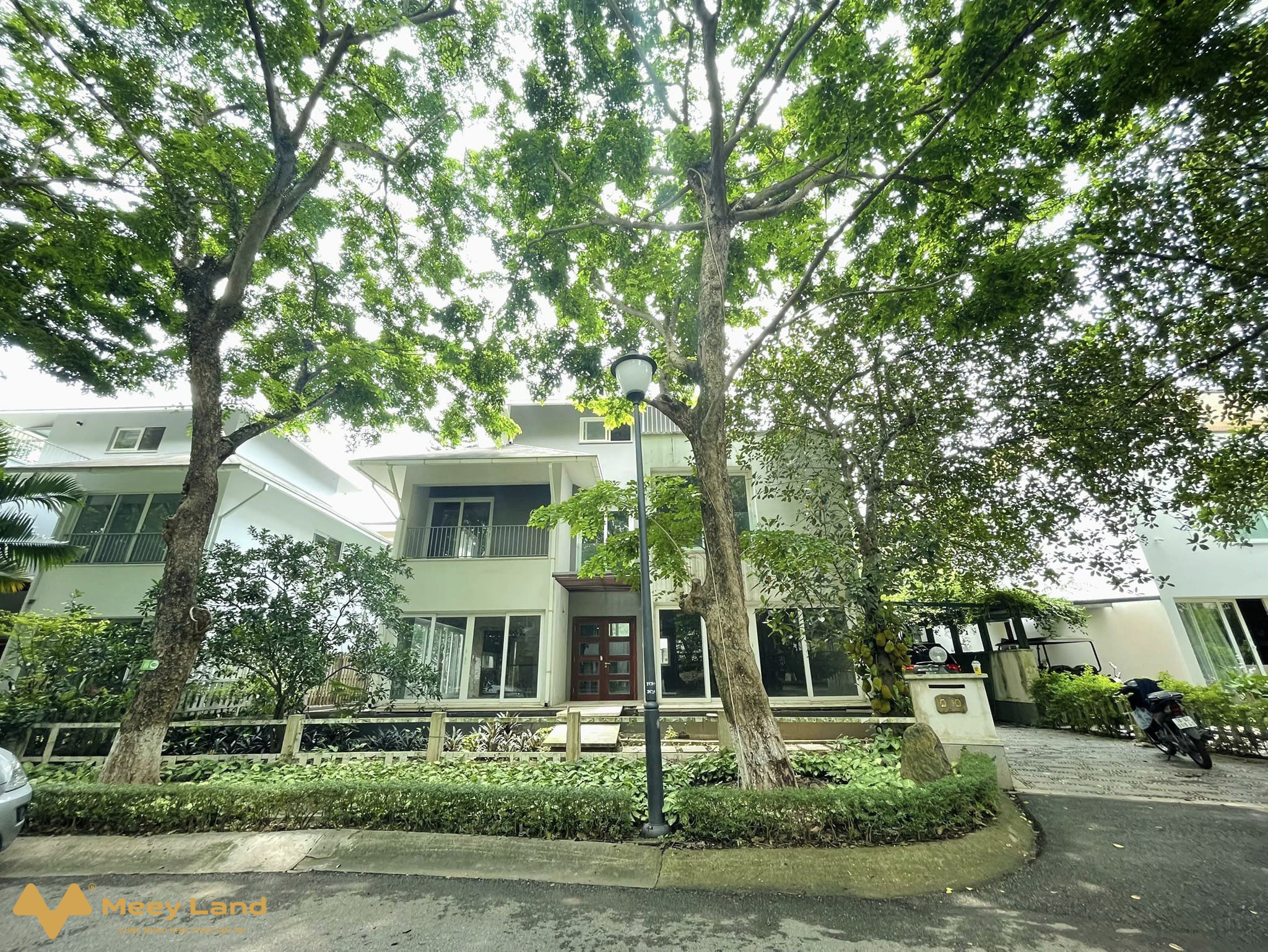 Biệt thự đơn lập Ecopark không gian xanh trong lành, giá tốt