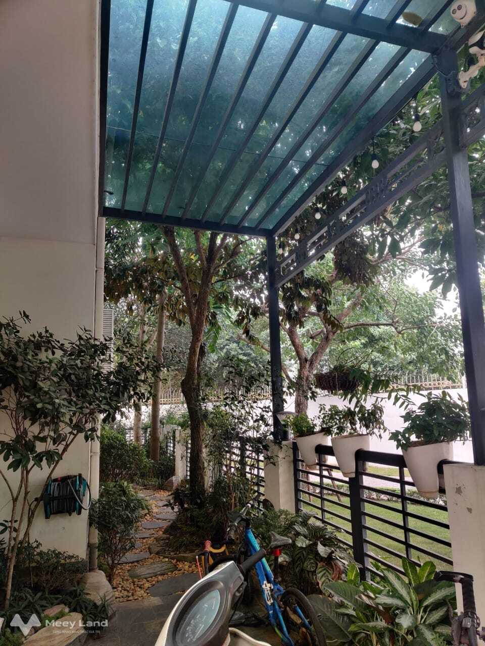 Bán biệt thự Vinhomes Thăng Long, lô góc, view hồ giá tốt nhất, tặng full nội thất