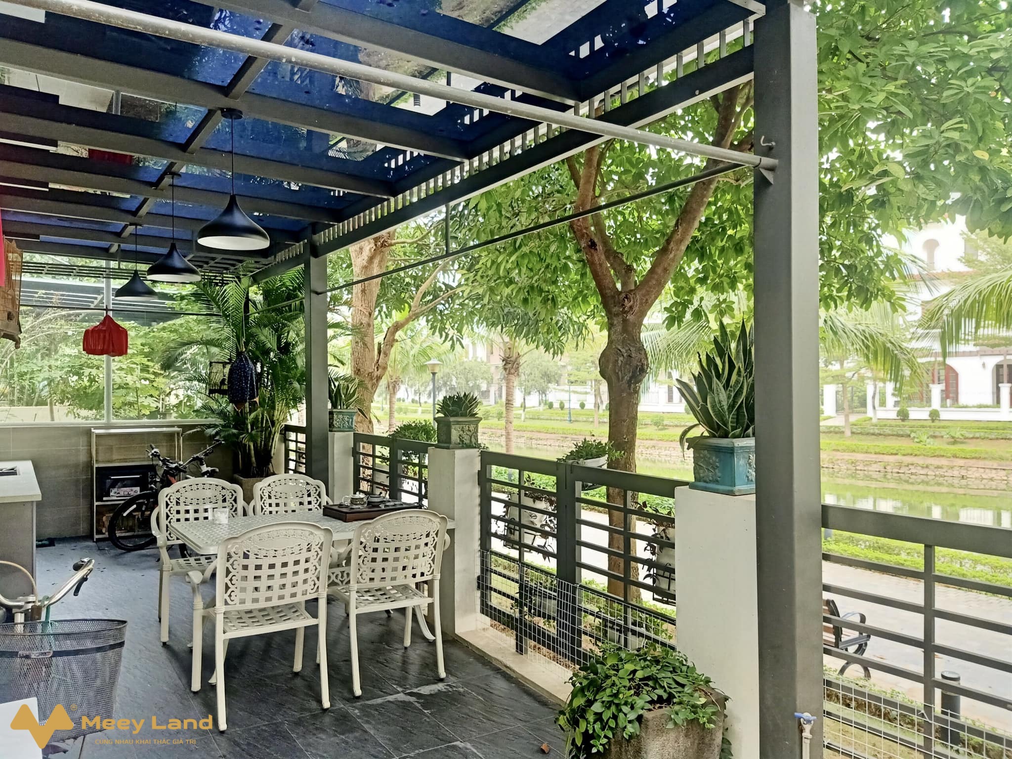 Bán biệt thự mặt hồ Vinhomes Thăng Long, hoàn thiện nội thất đẹp, giá tốt