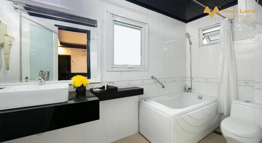 Bán nhanh khách sạn Phố Cổ, vị trí đắc địa gần Tạ Hiện, Mã Mây