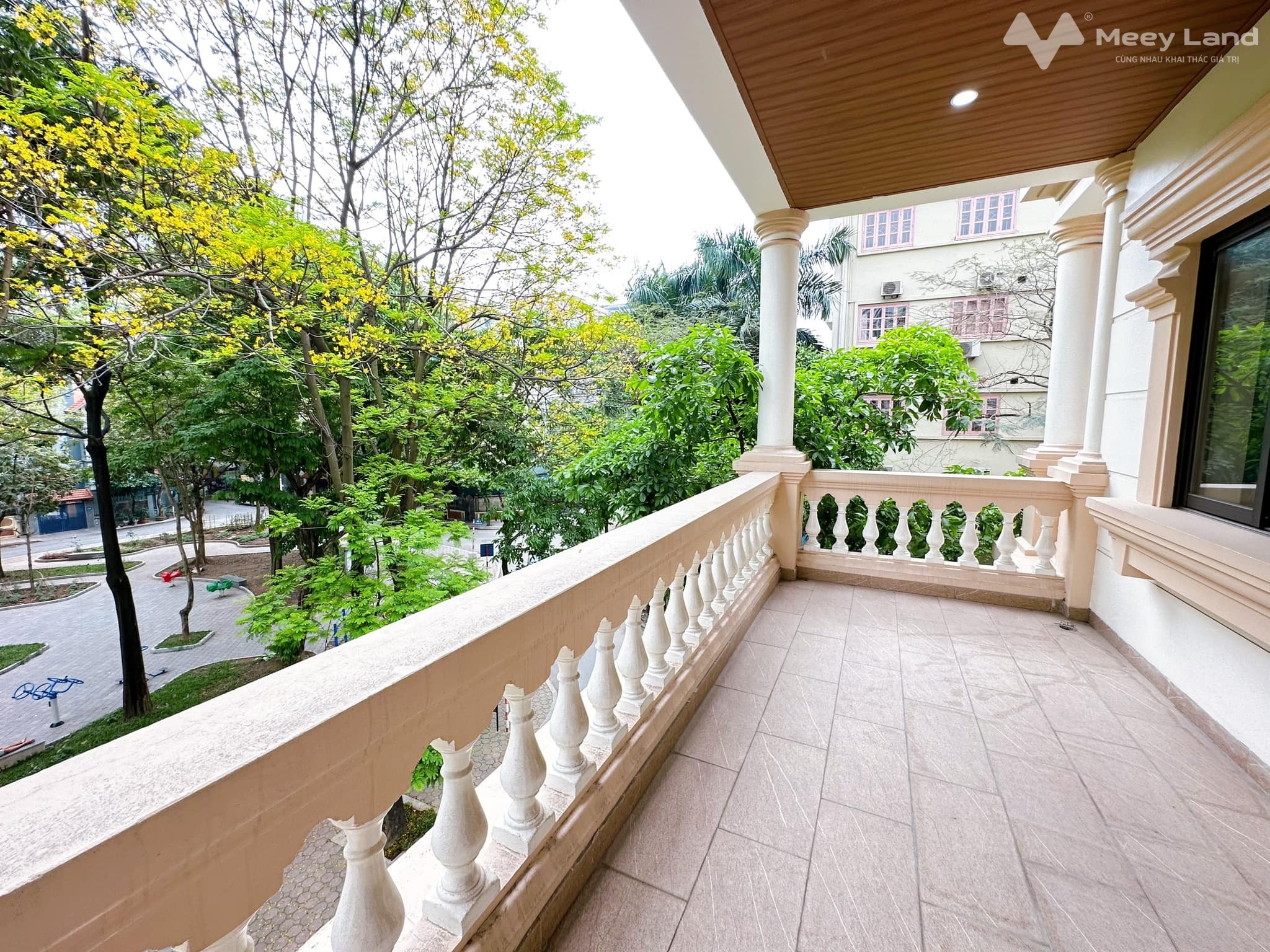 Bán biệt thự víp nhất Mỹ Đình, lô góc, gần công viên, 273m2