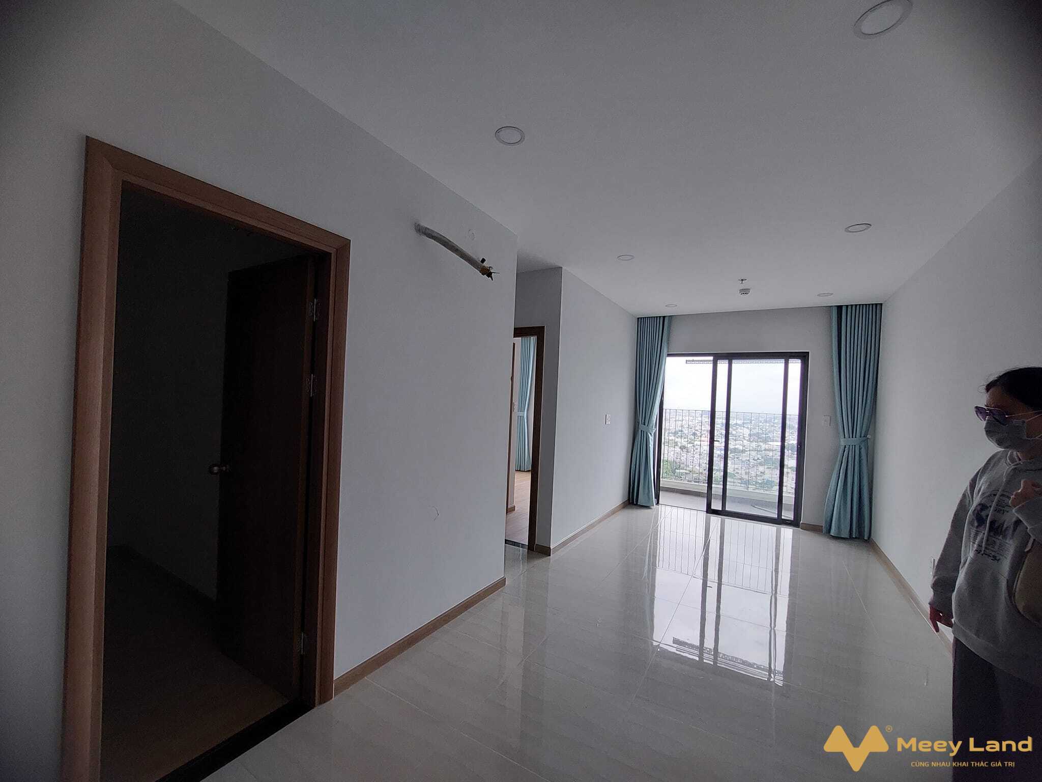 Bán căn hộ Bcons Green View, 2 phòng ngủ, 2wc, giá 2.3 tỷ, sổ hồng