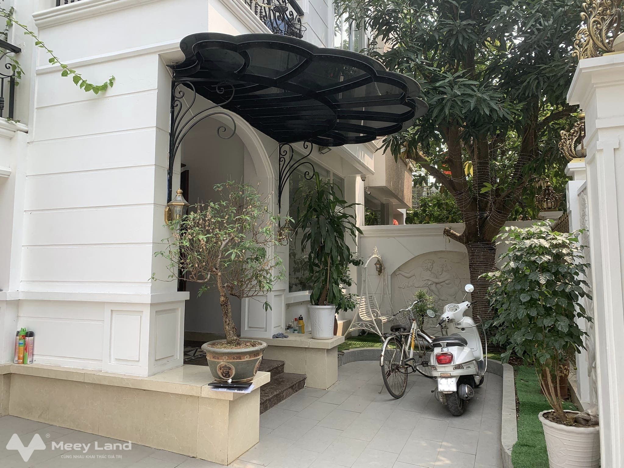 Bán biệt thự khu đô thị Văn Phú, Hà Đông, full nội thất sang trọng, đẳng cấp gần công viên