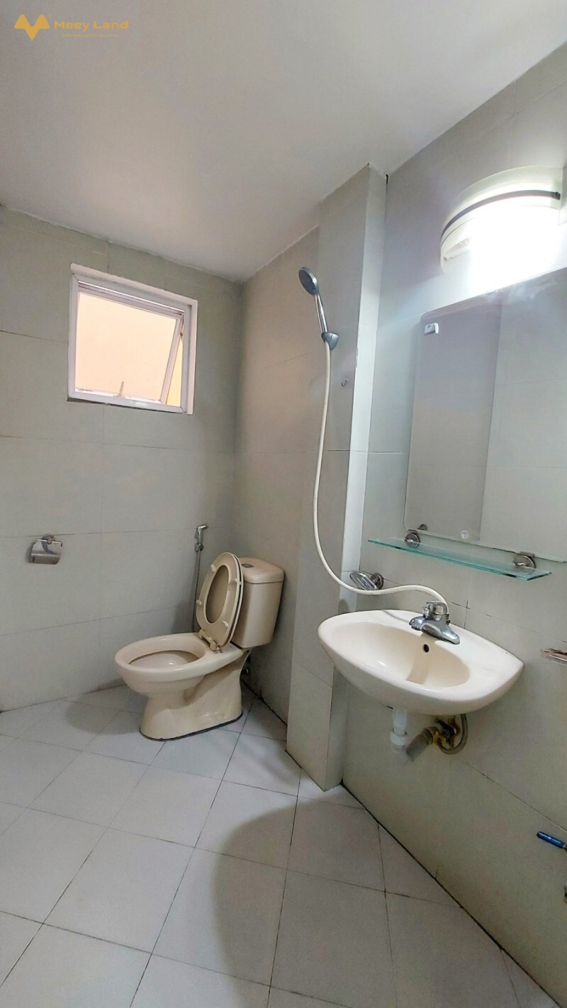 Bán gấp nhà mặt phố Huế, quận Hai Bà Trưng, Hà Nội, mặt tiền 5m