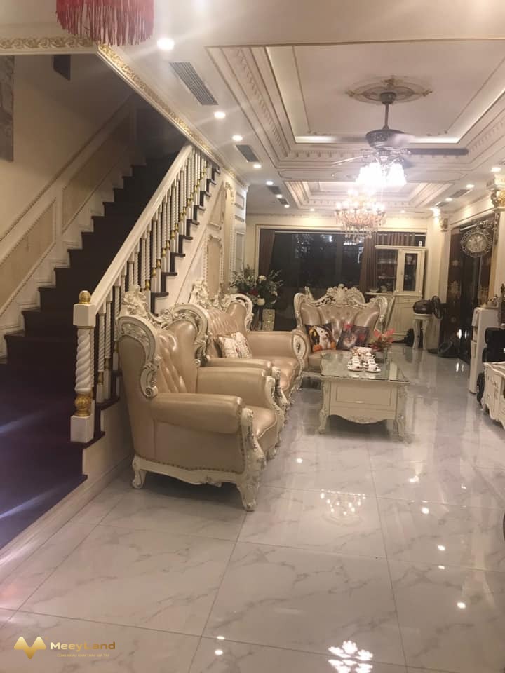 Chính chủ bán biệt thự Vinhomes Thăng Long, thiết kế tân cổ điển cực đẹp