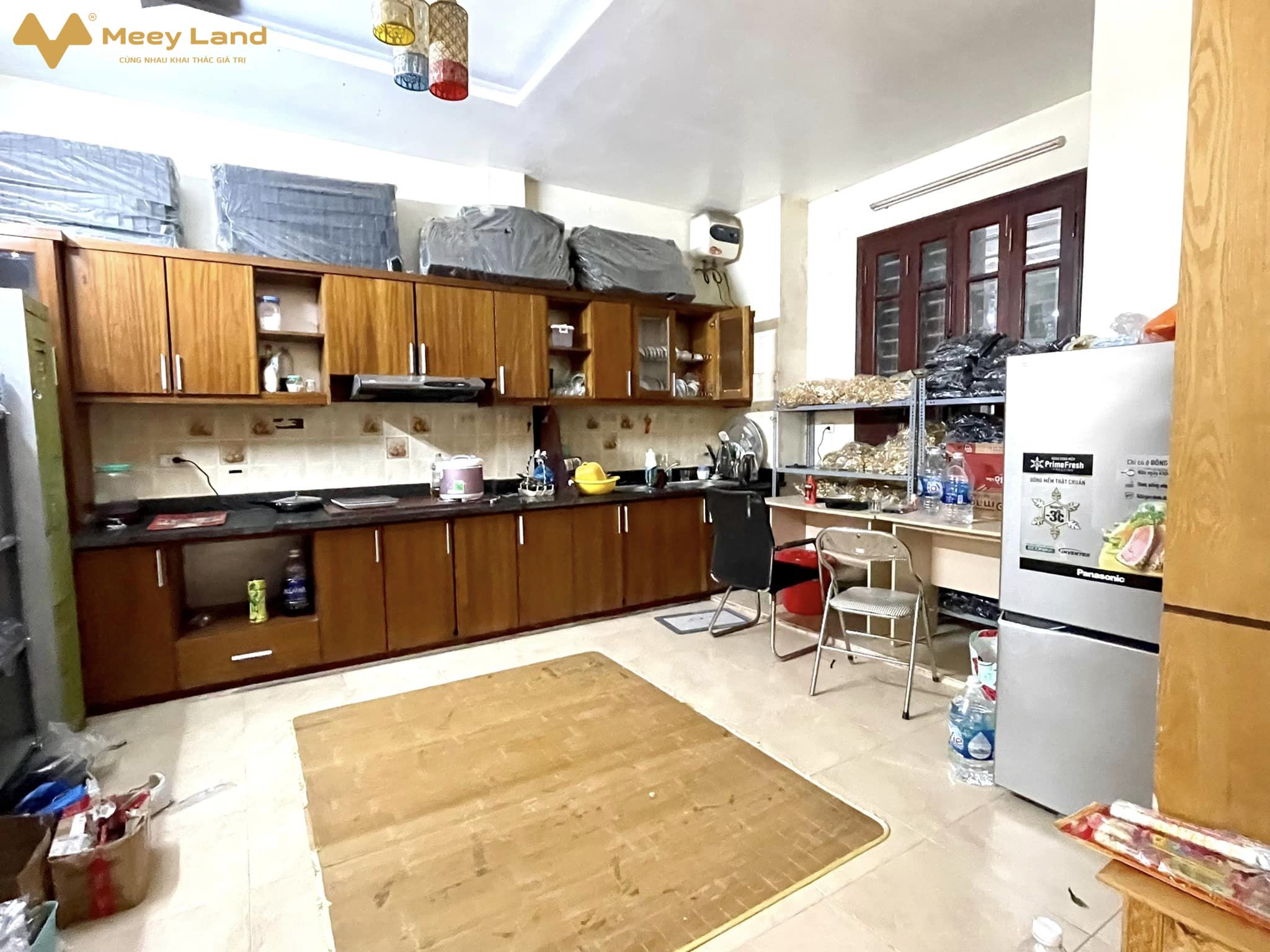 Bán LK Viglacera Đại Mỗ sát Vạn Phúc 76M 4 Tầng-Vỉa Hè-Ô tô Đỗ-Kinh Doanh giá nhỉnh 8 tỷNhà xây mỗi tầng 2 phòng, đã hoàn thiện, thoáng trước sau cực đẹp. Trước sau có khoảng sân theo phong cách nhà vườn, rất phù hợp làm VP công ty, nhà ở yên tĩnh an sinh đỉnh.- Vị trí Nhà Liền Kề nằm gần mặt đường Đại Mỗ tương lai phát triển cực mạnh khi mà các khu đô thị xung quanh đã hình thành, các tuyến đường mới sắp được xây dựng như Lê Quang Đạo kéo dài thông qua KĐT Luis city kết nối Lê Trọng Tấn, dự án mở rộng tuyến đường 70, dự án xây dựng tuyến đường Vũ Trọng Khánh kéo dài nối KĐT Làng Việt Kiều Châu Âu với KĐT Smatscity..., Sa Đôi, Đại Lộ Thăng Long.- Vậy quý khách có nhu cầu vui lòng liên hệ Mr. Vượng 033- 388-1623 để xem nhà và làm việc chính chủ.