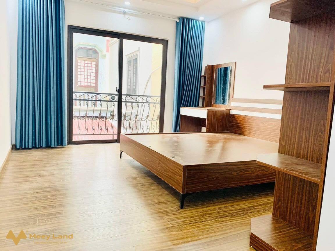 Bán nhà Di Trạch gần đường 32, phố Nhổn, xây 5 tầng, 4 phòng, chỉ 30m đường ô tô đỗ