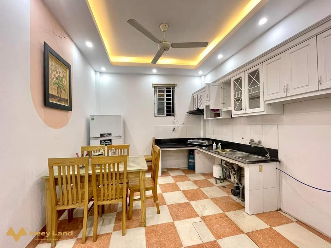 Bán nhà Xuân Phương, dân xây 40m2, 4 tầng, tặng nội thất đẹp, ngõ rộng giá 6.3 tỷ