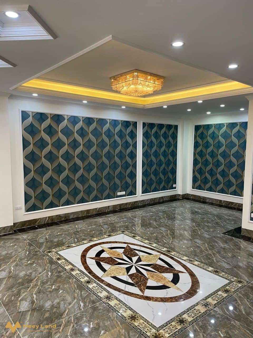 Tòa nhà đa chức năng khu phân lô Hoàng Quốc Việt, Cầu Giấy - 9 tầng thang máy mới