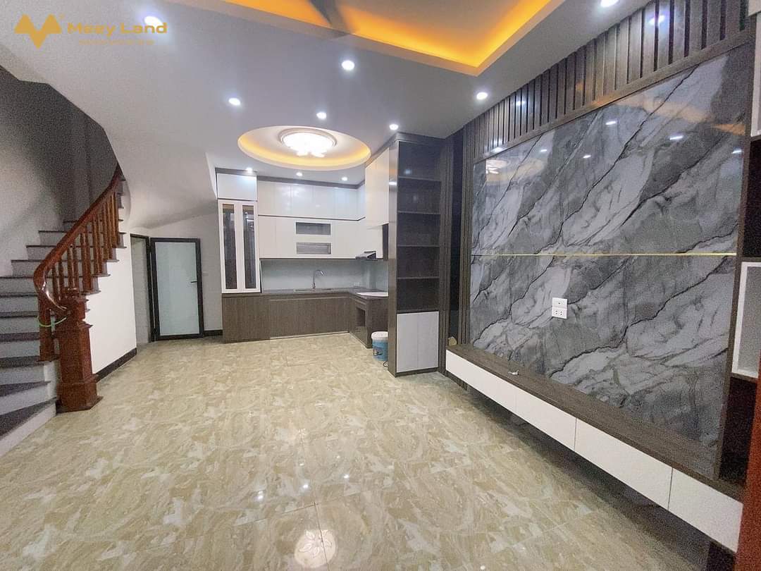 Bán nhà Vân Canh, Xuân Phương 35M 4 Tầng, 4 phòng, nội thất đẹp, đường lớn 2.5 tỷ- Diện tích nhà 35M2 4 Tầng, 4 phòng, 3 nhà tắm, - Đường trước nhà cao ráo, trải gạch đỏ sạch sẽ,  gần phố.- Tiện ích đầy đủ trung tâm mua sắm, chợ, khu vui chơi.- Trường học các cấp 1 2 3, trường quốc tế- Đường lớn: Trịnh Văn Bô, Xuân Phương, Nhổn, Cầu Diễn, Mỹ Đình.- Giá nhà 2 tỷ 500 triệu  ( bao chi phí chuyển nhượng).Anh/ Chị vui lòng Liên hệ : Văn Vượng SDT 033-388-1623 ( có Zalo).-Tư Vấn Mua Bán Nhà Đất.Xin cảm ơn!