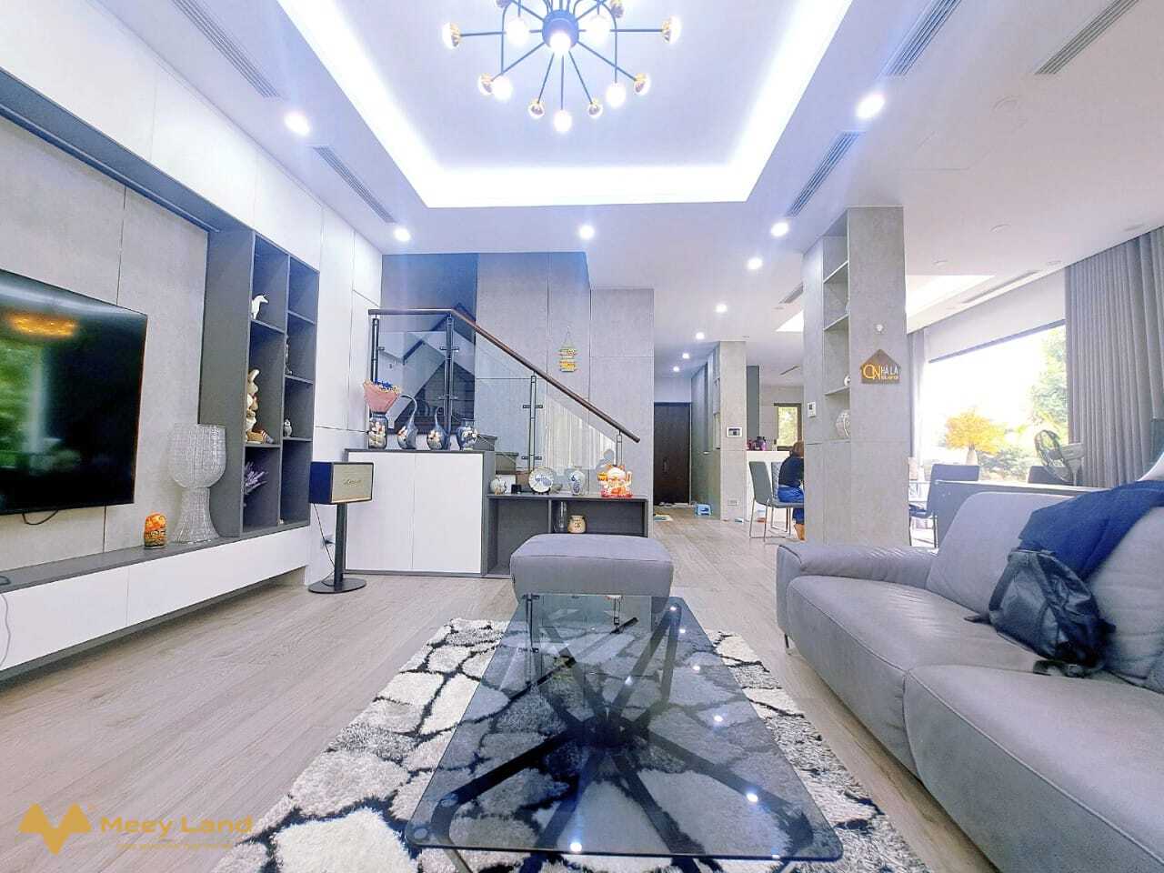 Biệt thự sân vườn đẳng cấp The Manor Central Park, lô góc 3 thoáng, hoàn thiện full nội thất xịn sò