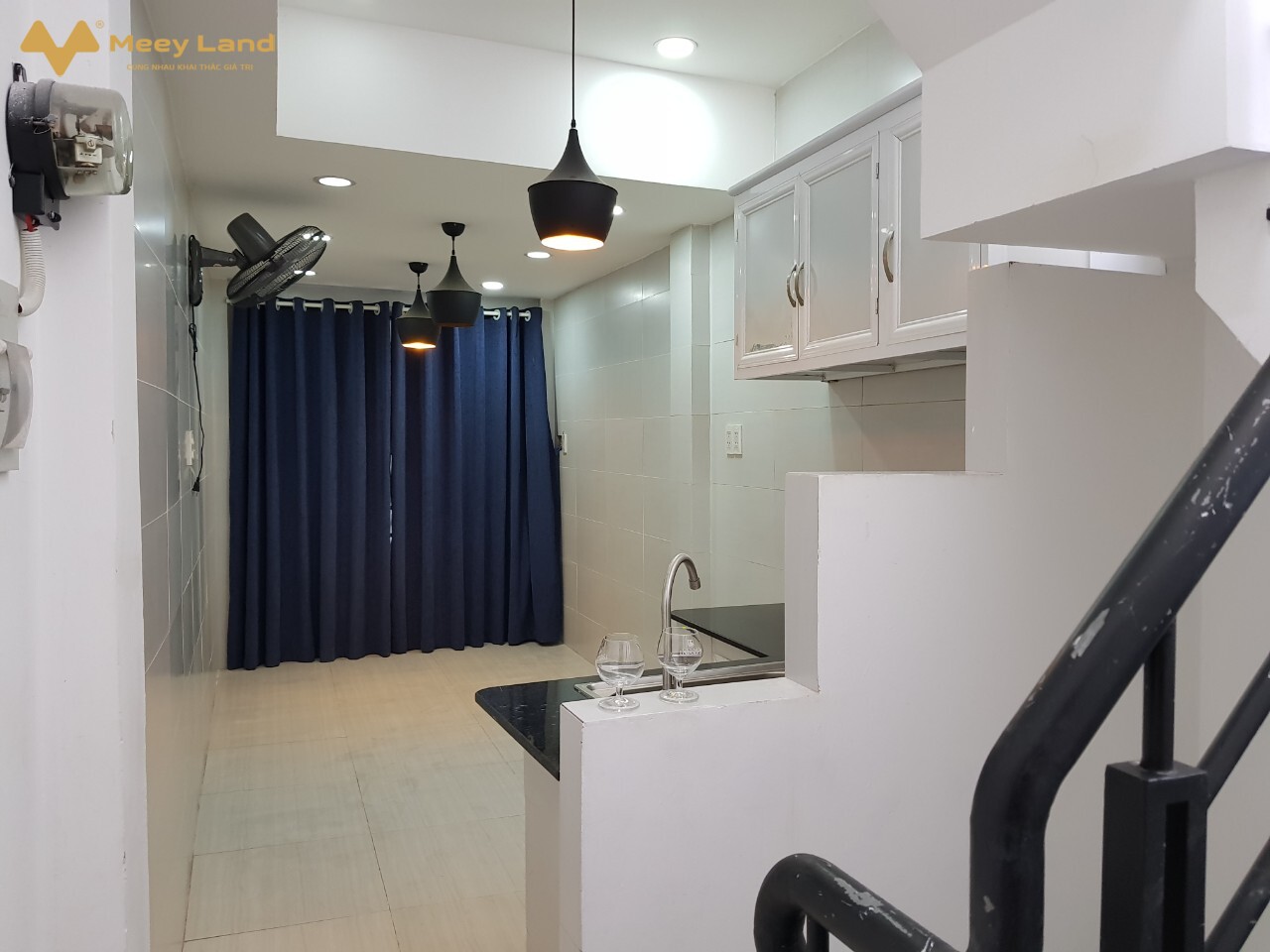 Nhà đẹp rẻ 1 trệt 2 lầu Nguyễn Văn Cừ trung tâm quận 1, Hồ Chí Minh