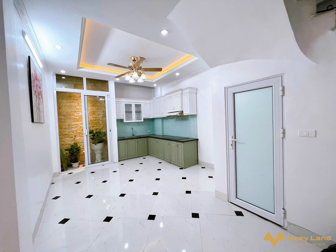 Nhà đẹp ngã tư Canh, gần Xuân Phương 40m2 x 4 tầng, gác lửng, ô tô đỗ gần, giá 6.6 tỷ