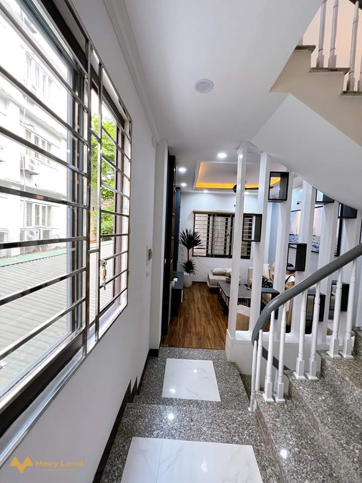 Bán nhà An Khánh, giáp Đại Lộ Thăng Long 39M 4 Tầng, 4P Ngủ, ngõ rộng, ô tô đỗ gần nhà+ Vị trí nhà ở gần Đại Lộ Thăng Long, bán kính 1km KĐT Vinhomes Smart City, Splendora, KĐT Nam An Khánh, tận hưởng mọi tiện ích xung quanh, giao thông thuận tiện đến trung tâm thành phố...- Tầng 1: P. Khách + P. Bếp + Wc.- Tầng 2 + 3: Mỗi tầng có 2 phòng ngủ + Wc.- Tầng 4: Phòng thờ + sân phơi...- Gần Đường lớn: Đại Lộ Thăng Long, Lê Trọng Tấn, Nam Thăng Long, Mỹ Đình , Hà Đông.- Nhà ngay bãi ô tô, đỗ được 30 cái ngày đêm thoải mái.- Hỗ trợ vay ngân hàng chỉ 1.5 tỷ nhận nhà ở ngay.- Giá nhà 3 tỷ 200 triệu (bao chi phí chuyển nhượng).- SDT Liên Hệ: 0333 881 623/ 0944 958 199Đã sao chépcó Zalo).Xin chân thành cảm ơn.