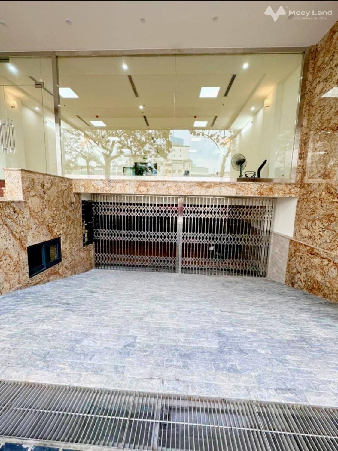 Bán tòa nhà 9 tầng, thang máy mới tinh, mặt phố Quan Hoa, Cầu Giấy