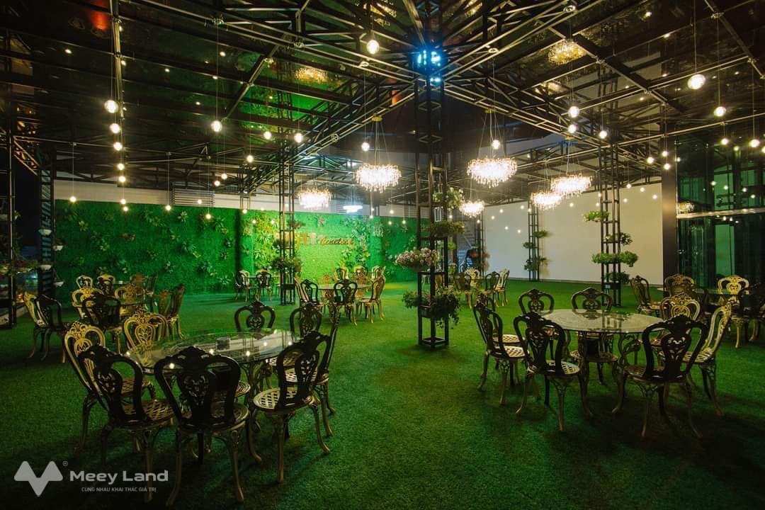 Khách sạn Hạ Long 4 sao, vị trí đắc địa, gà đẻ trứng vàng, doanh thu 40 tỷ/năm