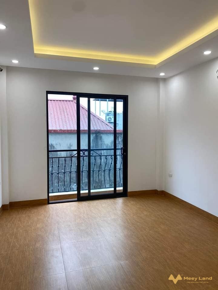 Bán nhà Di Trạch, Nhổn 41,2M 4 Tầng, 4P Ngủ, Gác Lửng, nội thất đẹp 2,7 tỷ- Nhà 41.2M 4 Tầng: Gác lửng thoáng đẹp, 4 phòng ngủ, 3 nhà tắm, sân phơi, phòng thờ.- Vị trí nhà gần đường lớn, thiết kế hiện đại, nội thất mới đẹp- Bãi đô ô tô ngày đêm, an ninh, yên tĩnh.- Tiện ích đầy đủ trường học các cấp, trung tâm mua sắm.- Gần đường lớn: Quốc lộ 32, Nhổn, Mỹ Đình, Cầu Diễn, Trịnh Văn Bô.-Giá nhà: 2 tỷ 700 triệu ( bao chi phí chuyển nhượng ).- Anh chị liên hệ SDT:033-388- 1623 ( có zalo)