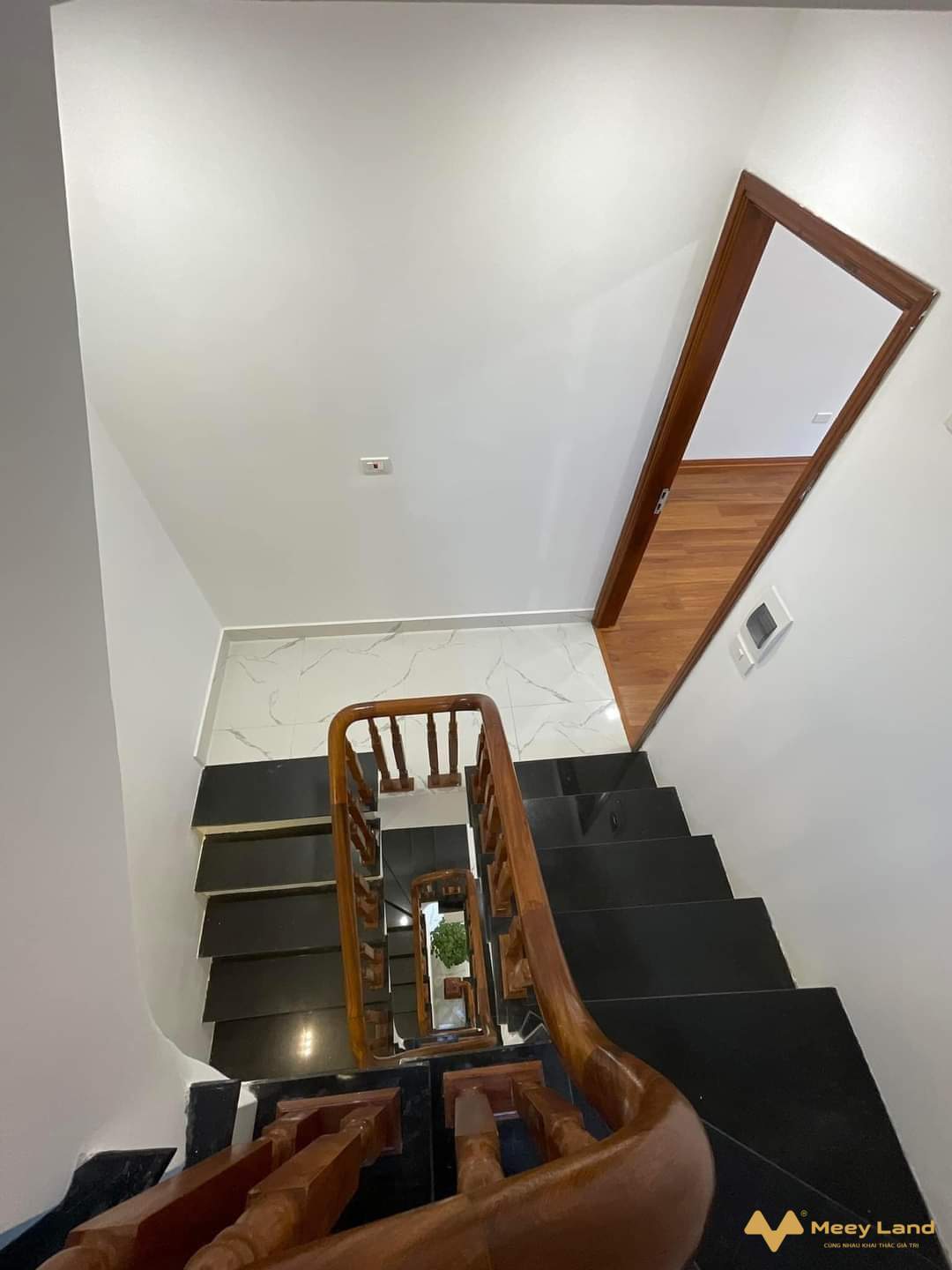 Bán nhà Xuân Phương, phố Trịnh Văn Bô 35,6m2, 5 tầng, 3 ngủ, chỉ 50m ô tô đỗ giá 5 tỷ