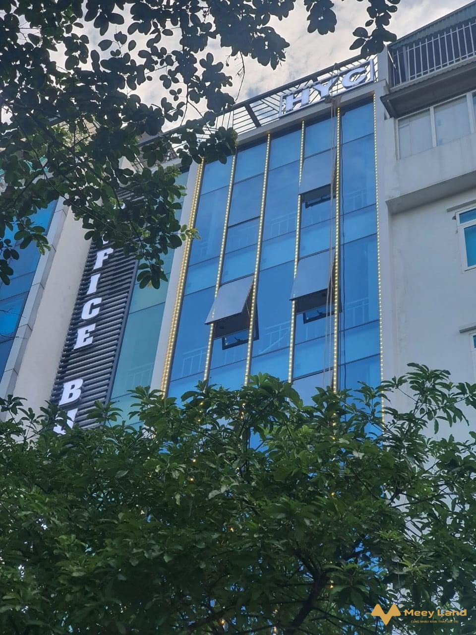 Tòa nhà 8 tầng thang máy phố Trung Kính, trung tâm Cầu Giấy, đường rộng 30m