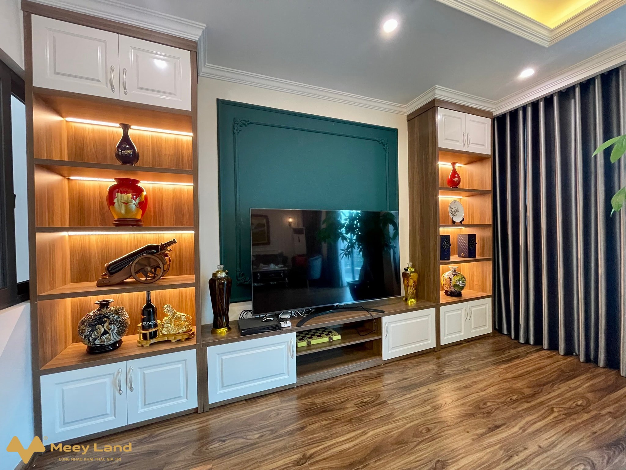 Tòa nhà đa chức năng khu phân lô Hoàng Quốc Việt, Cầu Giấy - 9 tầng thang máy mới