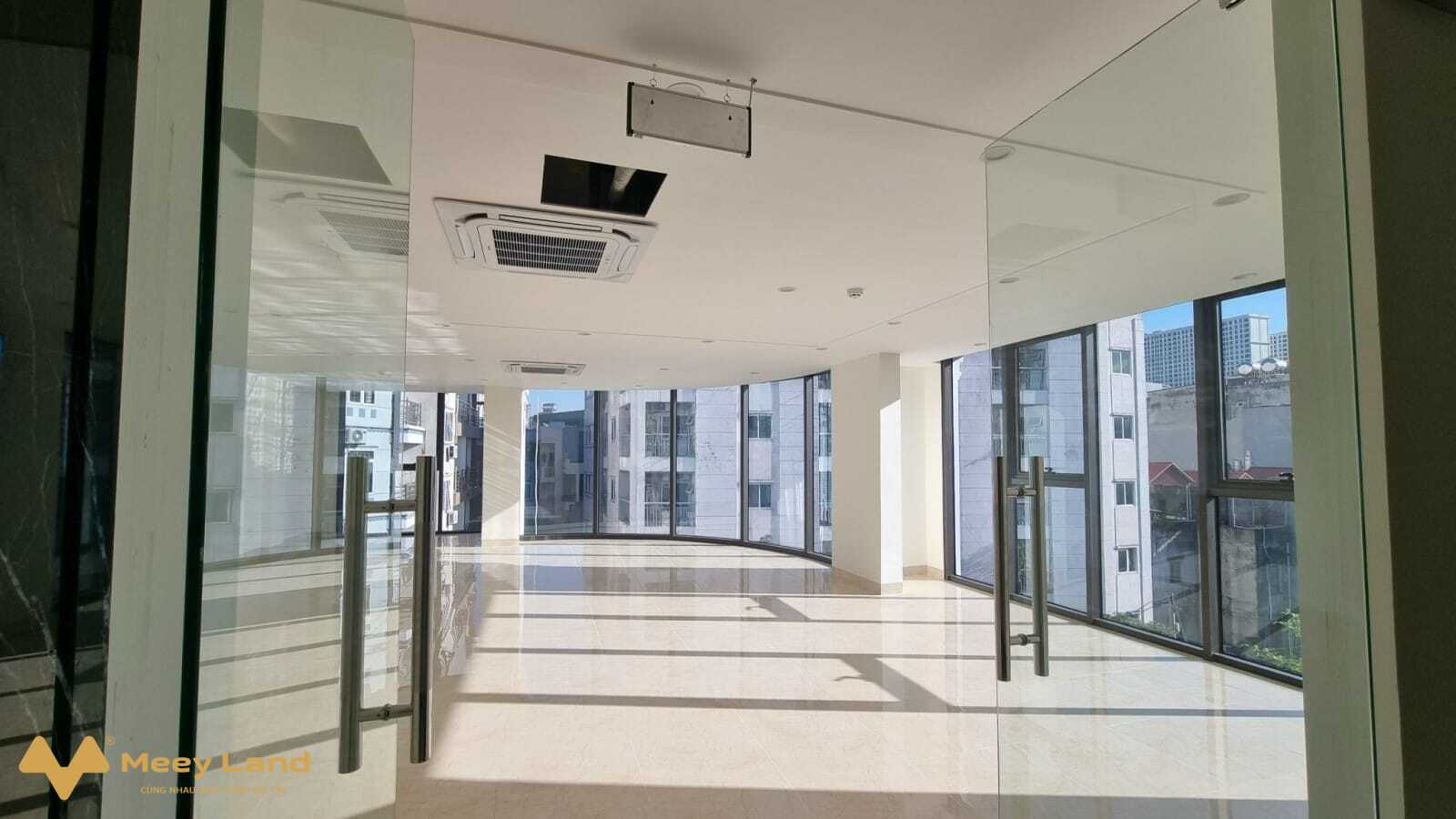 Trung tâm Mỹ Đình, 8 tầng, thang máy, lô góc, 2 mặt tiền rộng, đường trước nhà ô tô tránh