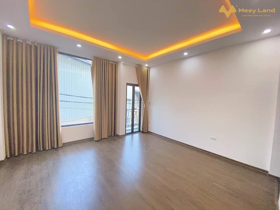 Bán nhà Vân Canh, Xuân Phương 35M 4 Tầng, 4 phòng, nội thất đẹp, đường lớn 2.5 tỷ- Diện tích nhà 35M2 4 Tầng, 4 phòng, 3 nhà tắm, - Đường trước nhà cao ráo, trải gạch đỏ sạch sẽ,  gần phố.- Tiện ích đầy đủ trung tâm mua sắm, chợ, khu vui chơi.- Trường học các cấp 1 2 3, trường quốc tế- Đường lớn: Trịnh Văn Bô, Xuân Phương, Nhổn, Cầu Diễn, Mỹ Đình.- Giá nhà 2 tỷ 500 triệu  ( bao chi phí chuyển nhượng).Anh/ Chị vui lòng Liên hệ : Văn Vượng SDT 033-388-1623 ( có Zalo).-Tư Vấn Mua Bán Nhà Đất.Xin cảm ơn!