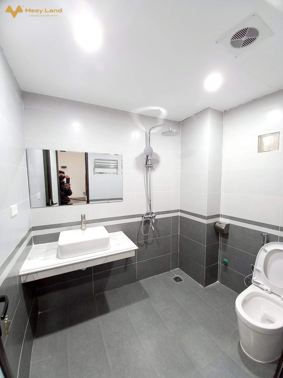 Nhà đẹp Di Trạch 34m2, 5 tầng, 4 phòng, nội thất đẹp, gần đường 32, phố Nhổn