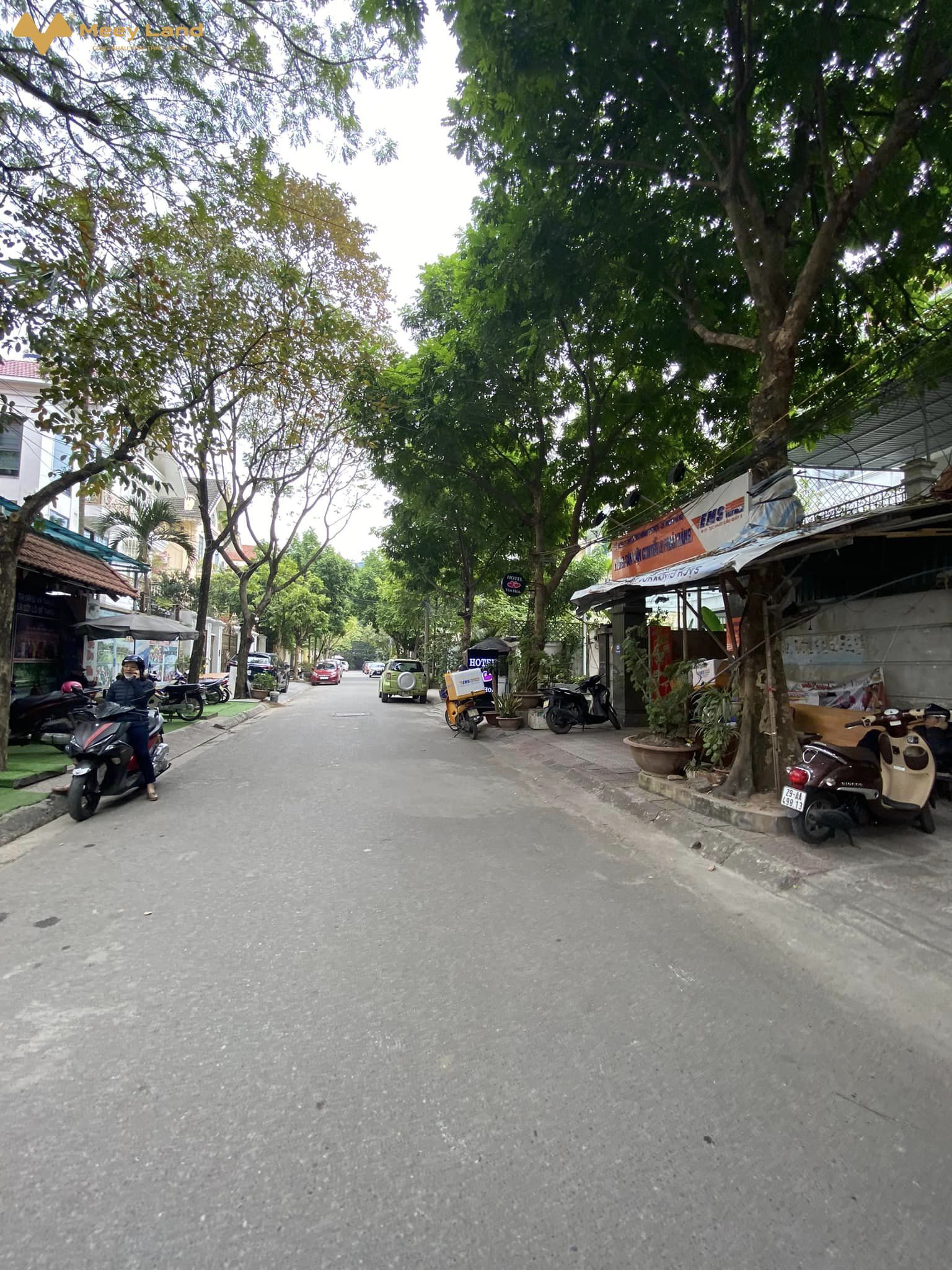 Chính chủ cần bán nhanh căn biệt thự ngay gần công viên Nghĩa Đô, Cầu Giấy