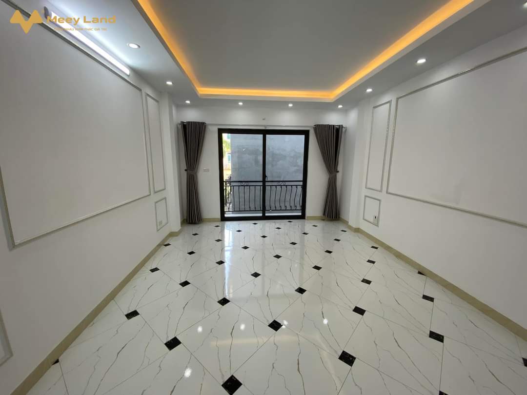 Bán nhà đẹp Xuân Phương, phố Trịnh Văn Bô, 35m2, 5 tầng, nội thất đẹp, ô tô đỗ sát nhà