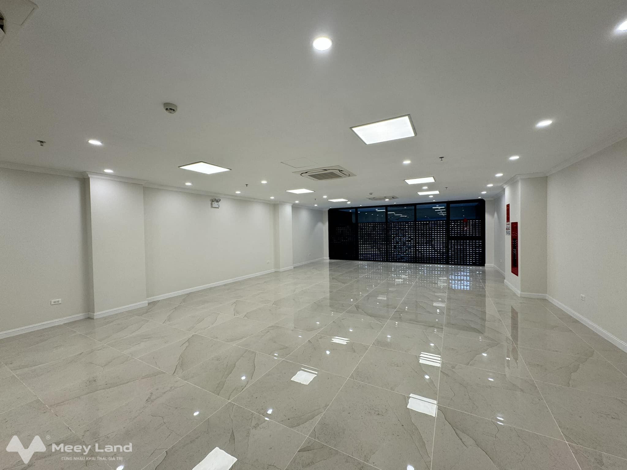 Nhà mặt phố quận Thanh Xuân, 10 tầng, thang máy mới tinh, kinh doanh