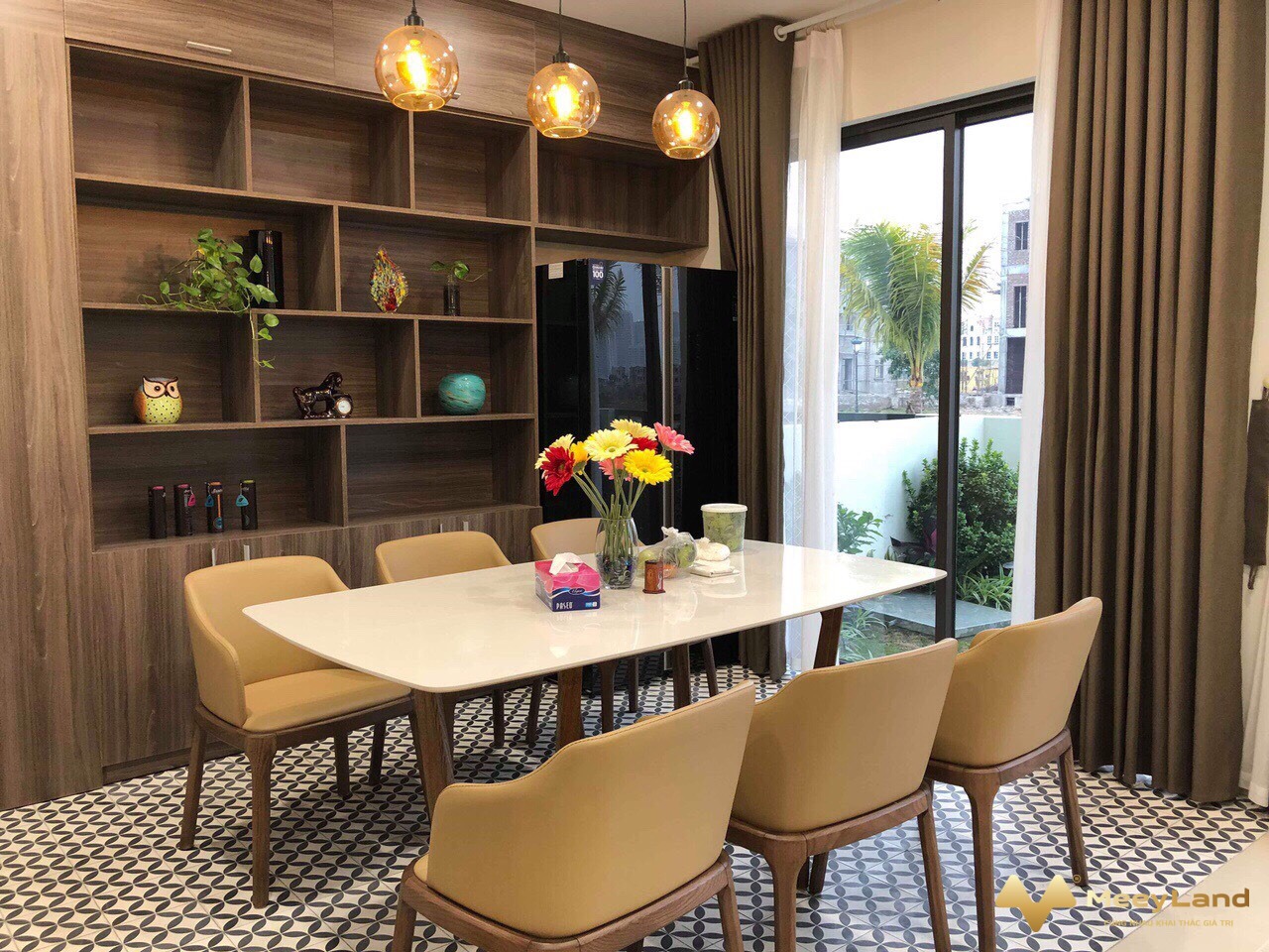 Bán biệt thự Vinhomes Thăng Long, mặt hồ, full nội thất, giá tốt