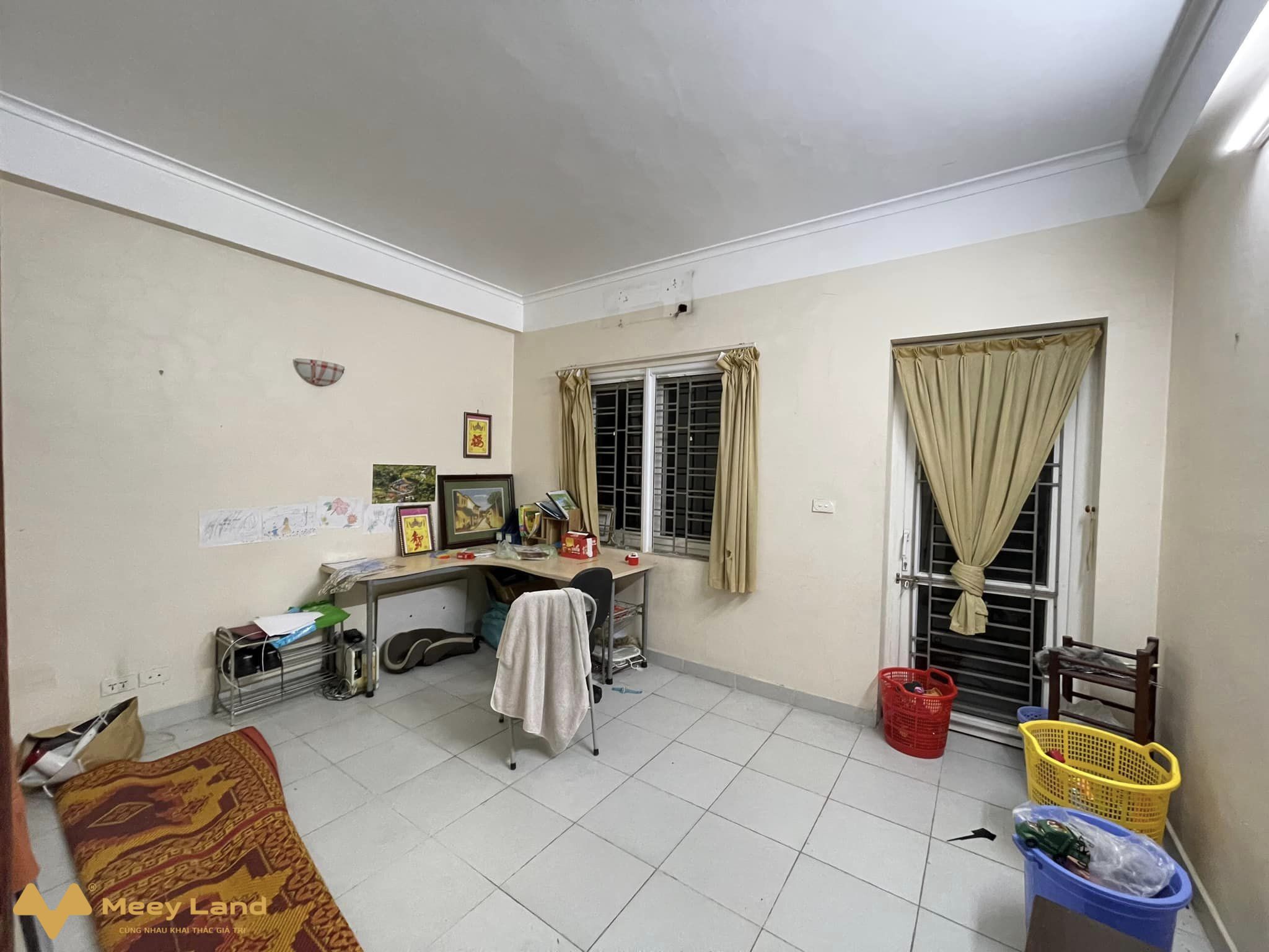 Bán LK Viglacera Đại Mỗ sát Vạn Phúc 76M 4 Tầng-Vỉa Hè-Ô tô Đỗ-Kinh Doanh giá nhỉnh 8 tỷNhà xây mỗi tầng 2 phòng, đã hoàn thiện, thoáng trước sau cực đẹp. Trước sau có khoảng sân theo phong cách nhà vườn, rất phù hợp làm VP công ty, nhà ở yên tĩnh an sinh đỉnh.- Vị trí Nhà Liền Kề nằm gần mặt đường Đại Mỗ tương lai phát triển cực mạnh khi mà các khu đô thị xung quanh đã hình thành, các tuyến đường mới sắp được xây dựng như Lê Quang Đạo kéo dài thông qua KĐT Luis city kết nối Lê Trọng Tấn, dự án mở rộng tuyến đường 70, dự án xây dựng tuyến đường Vũ Trọng Khánh kéo dài nối KĐT Làng Việt Kiều Châu Âu với KĐT Smatscity..., Sa Đôi, Đại Lộ Thăng Long.- Vậy quý khách có nhu cầu vui lòng liên hệ Mr. Vượng 033- 388-1623 để xem nhà và làm việc chính chủ.